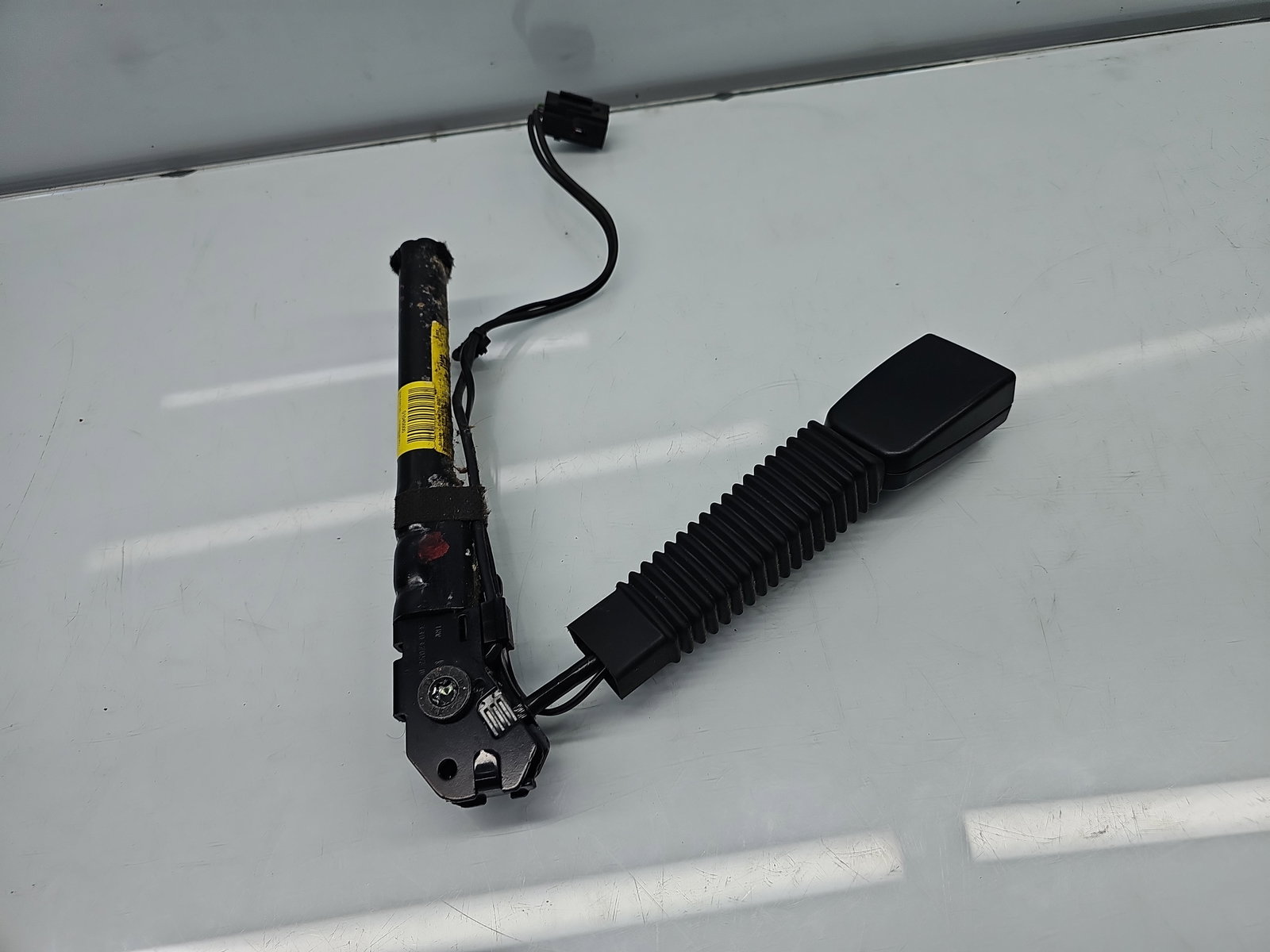 Capsa centura dreapta fata Jaguar XF (X250) [Fabr 2008-2015] Facelift AW83-F61202-AD - imagine 3