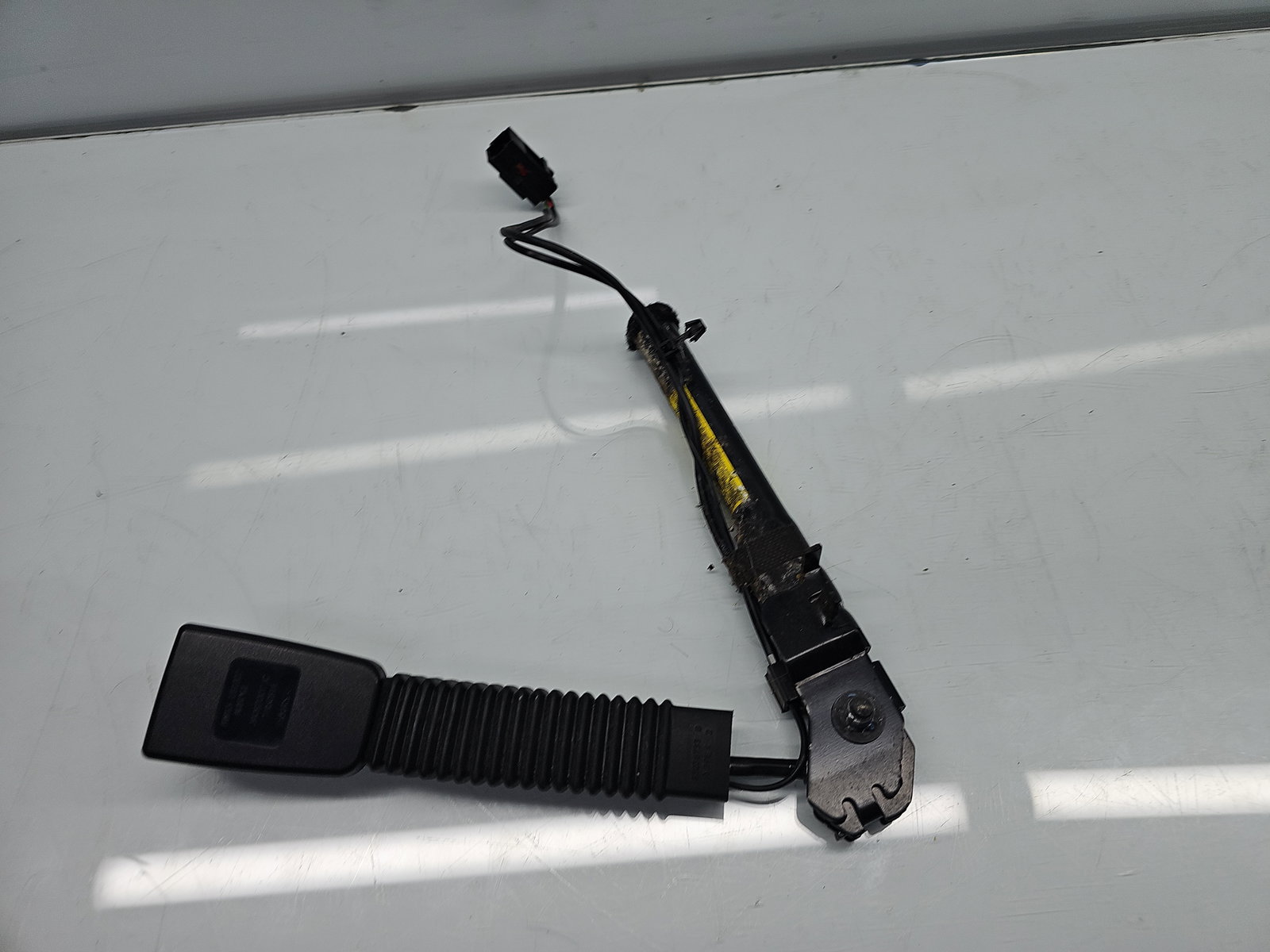 Capsa centura dreapta fata Jaguar XF (X250) [Fabr 2008-2015] Facelift AW83-F61202-AD - imagine 4