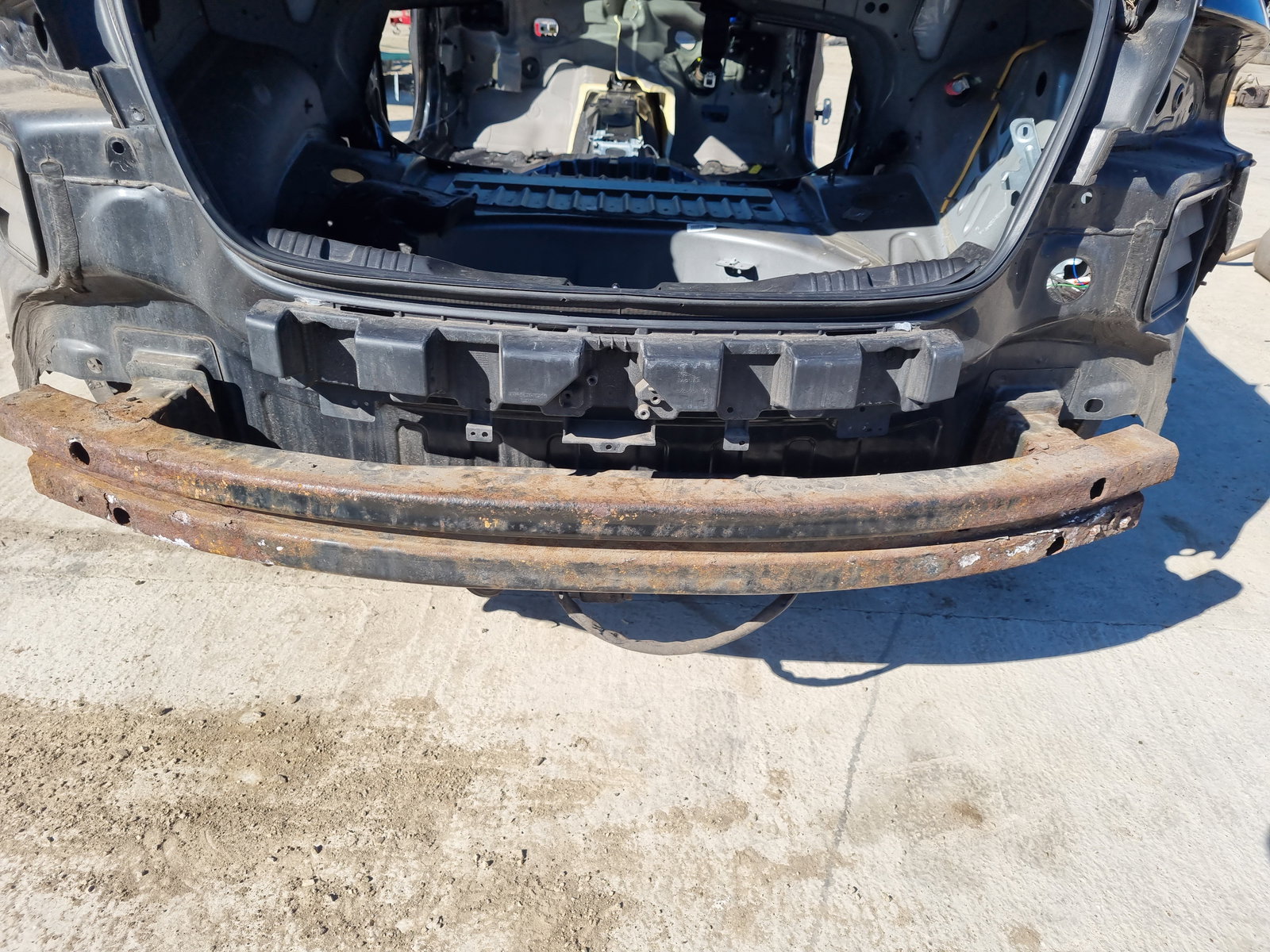 Suport central bara spate Jaguar XF (X250) [Fabr 2008-2015] Facelift Berlina 8X23-17B861AE - imagine 1