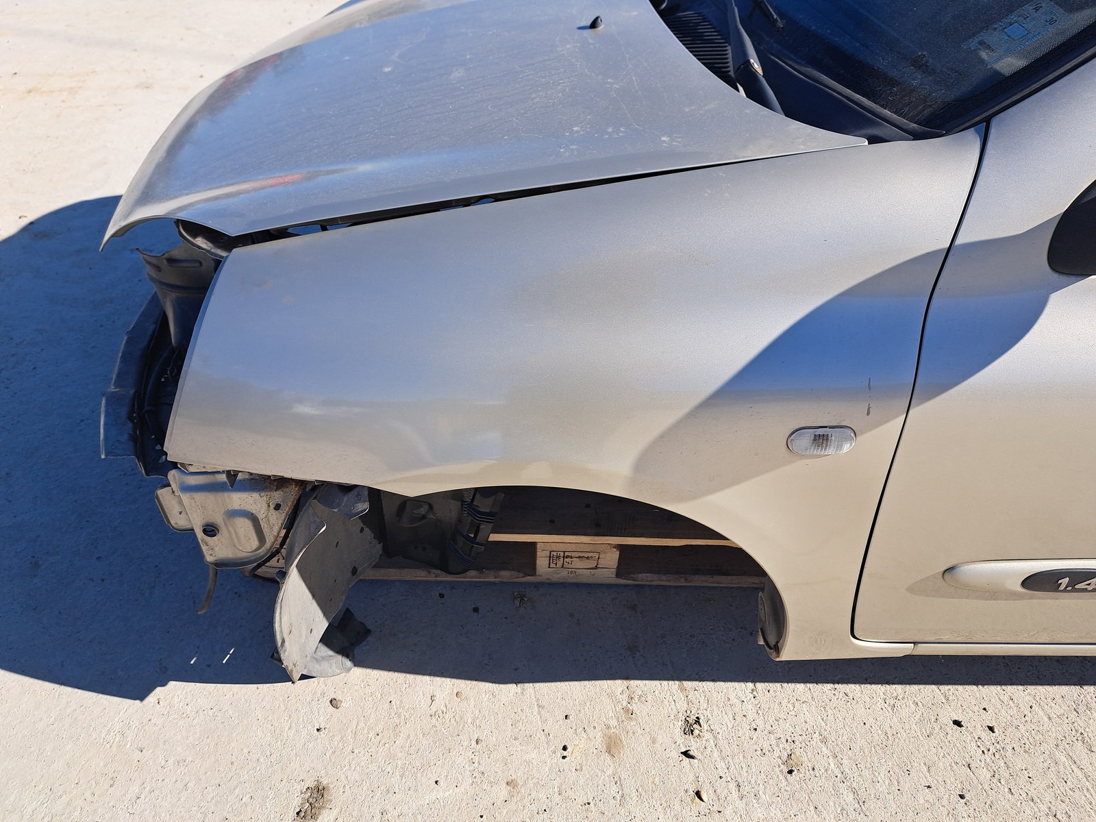 Aripa stanga fata Renault Symbol / Thalia [Fabr 1998-2007] Berlina Galben - imagine 1