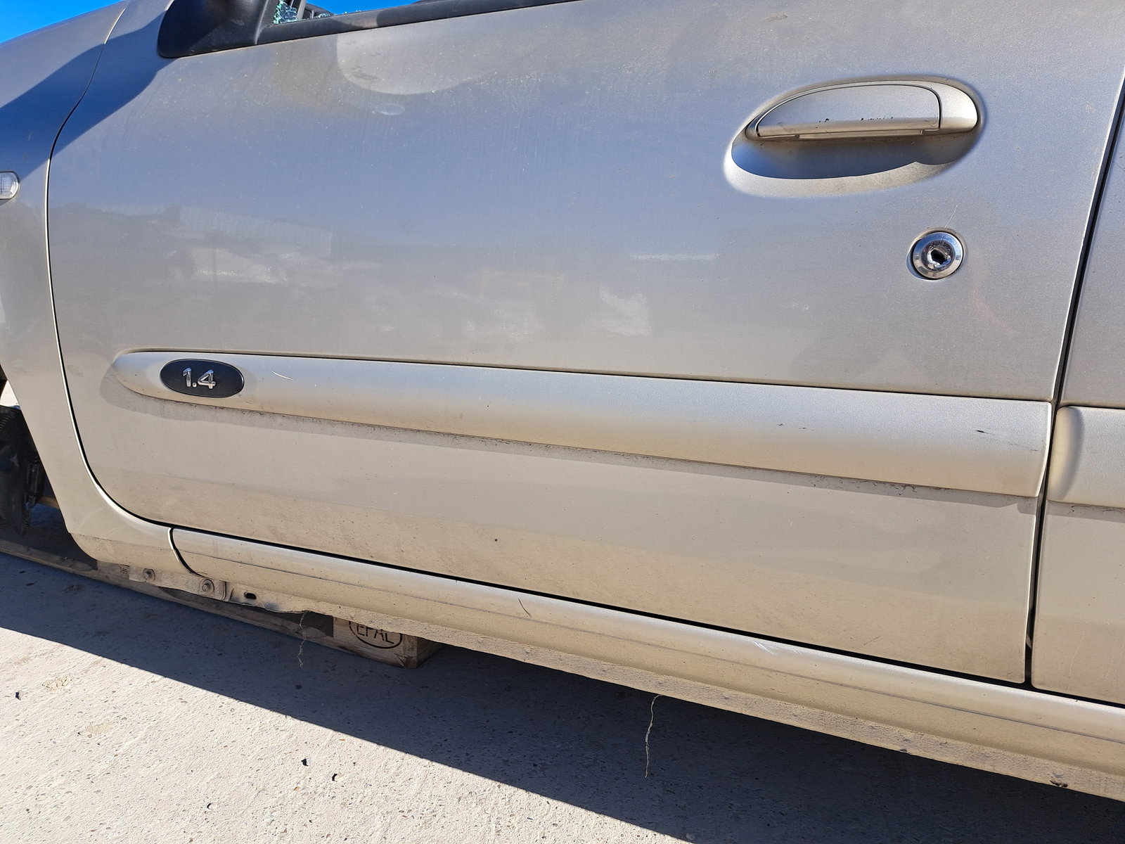 Usa stanga fata Renault Symbol / Thalia [Fabr 1998-2007] Berlina Galben - imagine 2