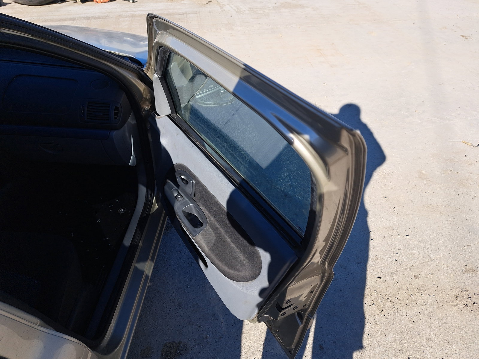 Usa dreapta fata Renault Symbol / Thalia [Fabr 1998-2007] Berlina Galben - imagine 3