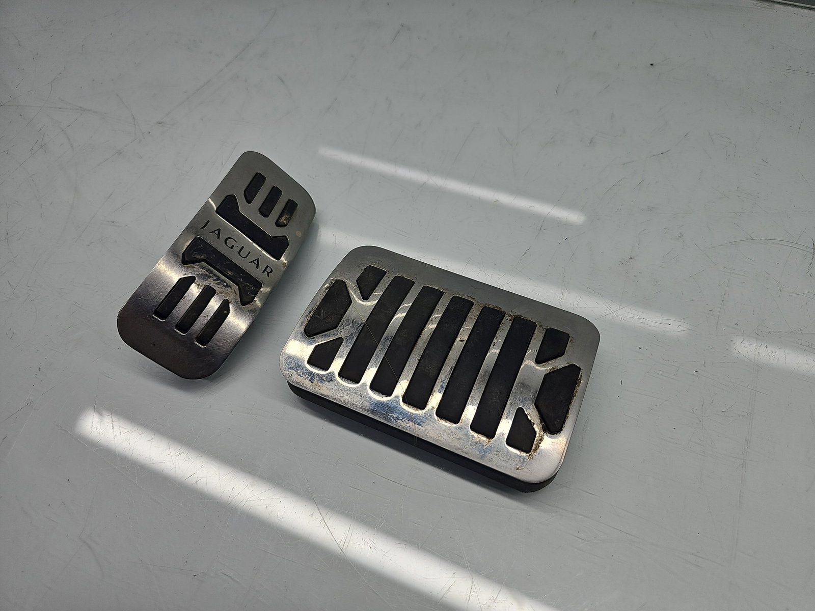 Set ornamente pedale Jaguar XF (X250) [Fabr 2008-2015] Facelift OEM - imagine 2