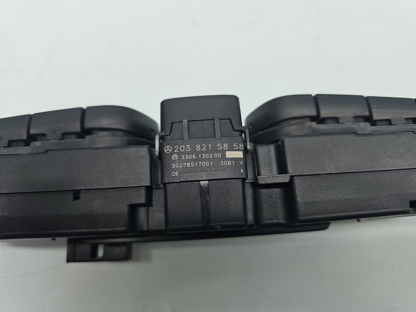 Butoane comenzi consola centrala Mercedes Clasa C (W203) [Fabr 2000-2007] 2038215858 - imagine 5
