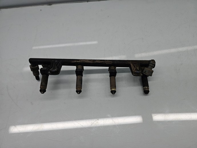 Rampa injectoare Renault Symbol / Thalia [Fabr 1998-2007] 8200494284 1.4 Benz K7J-A7 55KW / 75CP