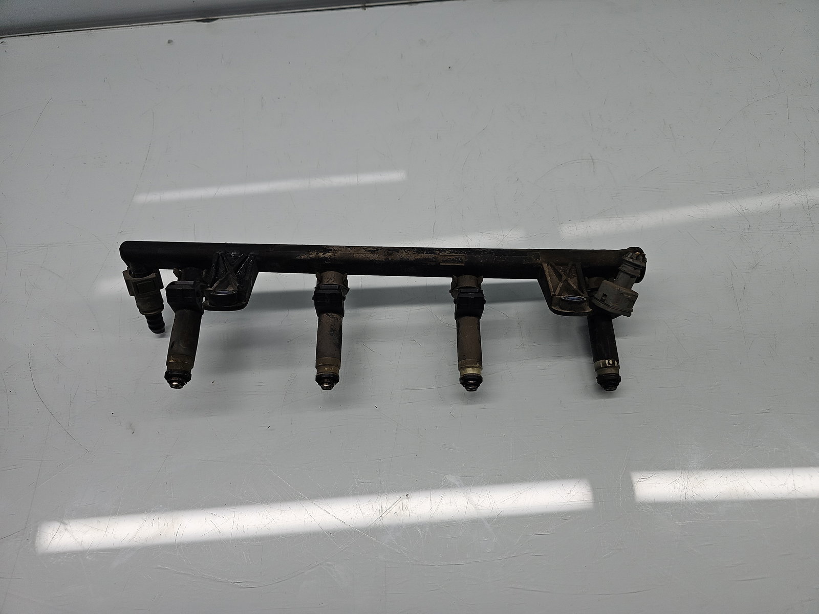 Rampa injectoare Renault Symbol / Thalia [Fabr 1998-2007] 8200494284 1.4 Benz K7J-A7 55KW / 75CP - imagine 1