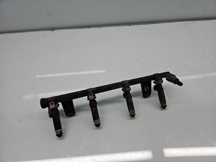 Rampa injectoare Renault Symbol / Thalia [Fabr 1998-2007] 8200494284 1.4 Benz K7J-A7 55KW / 75CP