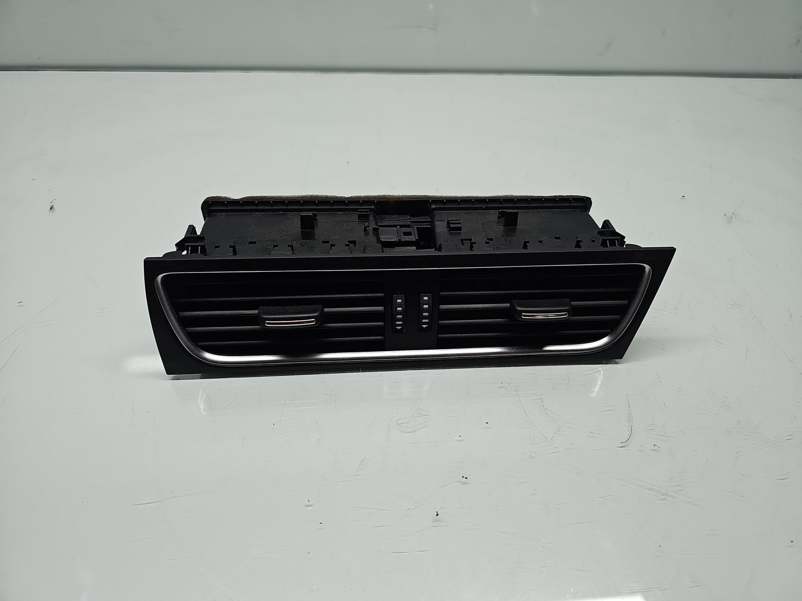 Grila aerisire centrala AUDI A5 Cabriolet (8F7) [Fabr 2009-2015] 8T2820951B - imagine 1