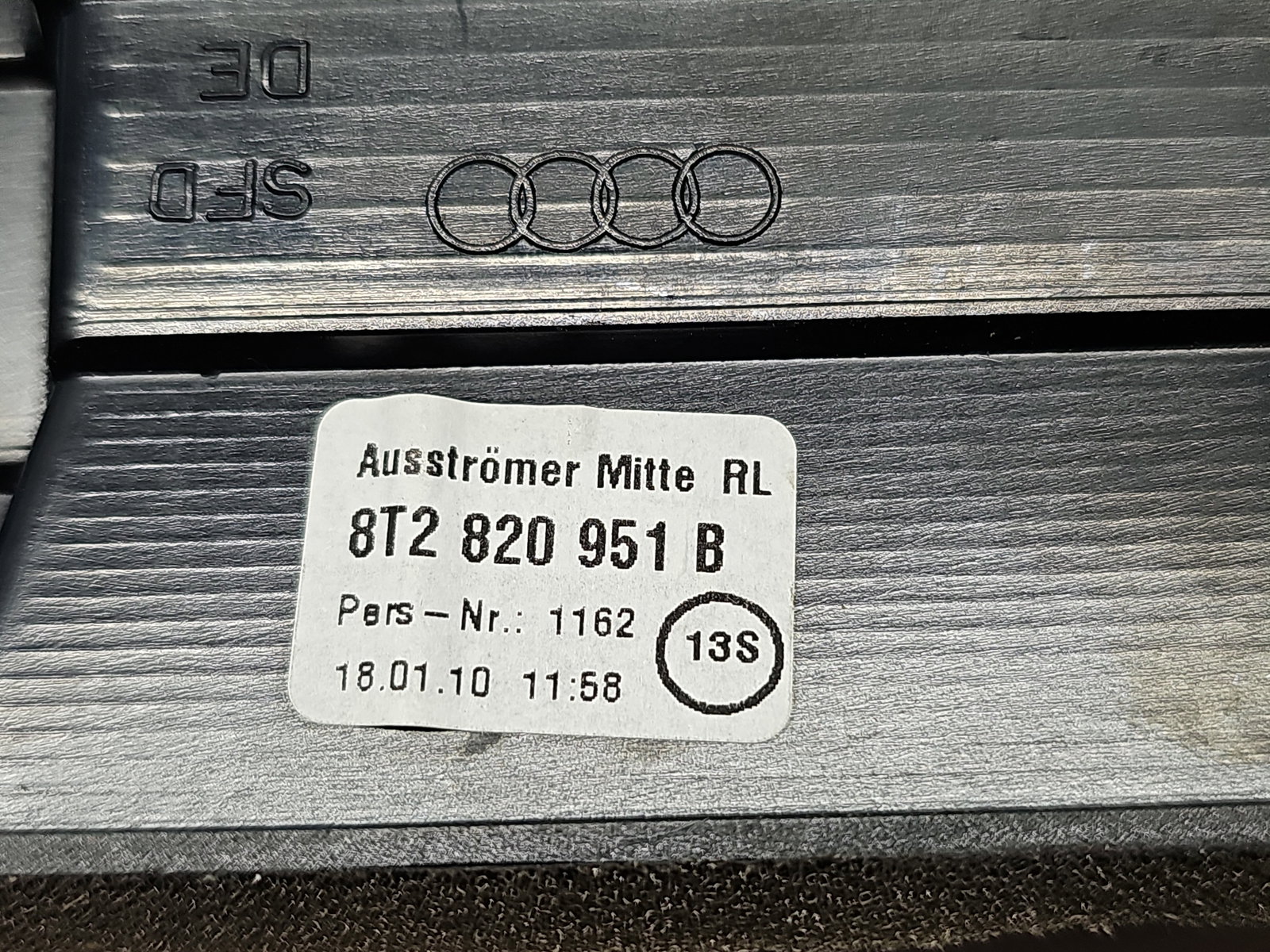 Grila aerisire centrala AUDI A5 Cabriolet (8F7) [Fabr 2009-2015] 8T2820951B - imagine 4