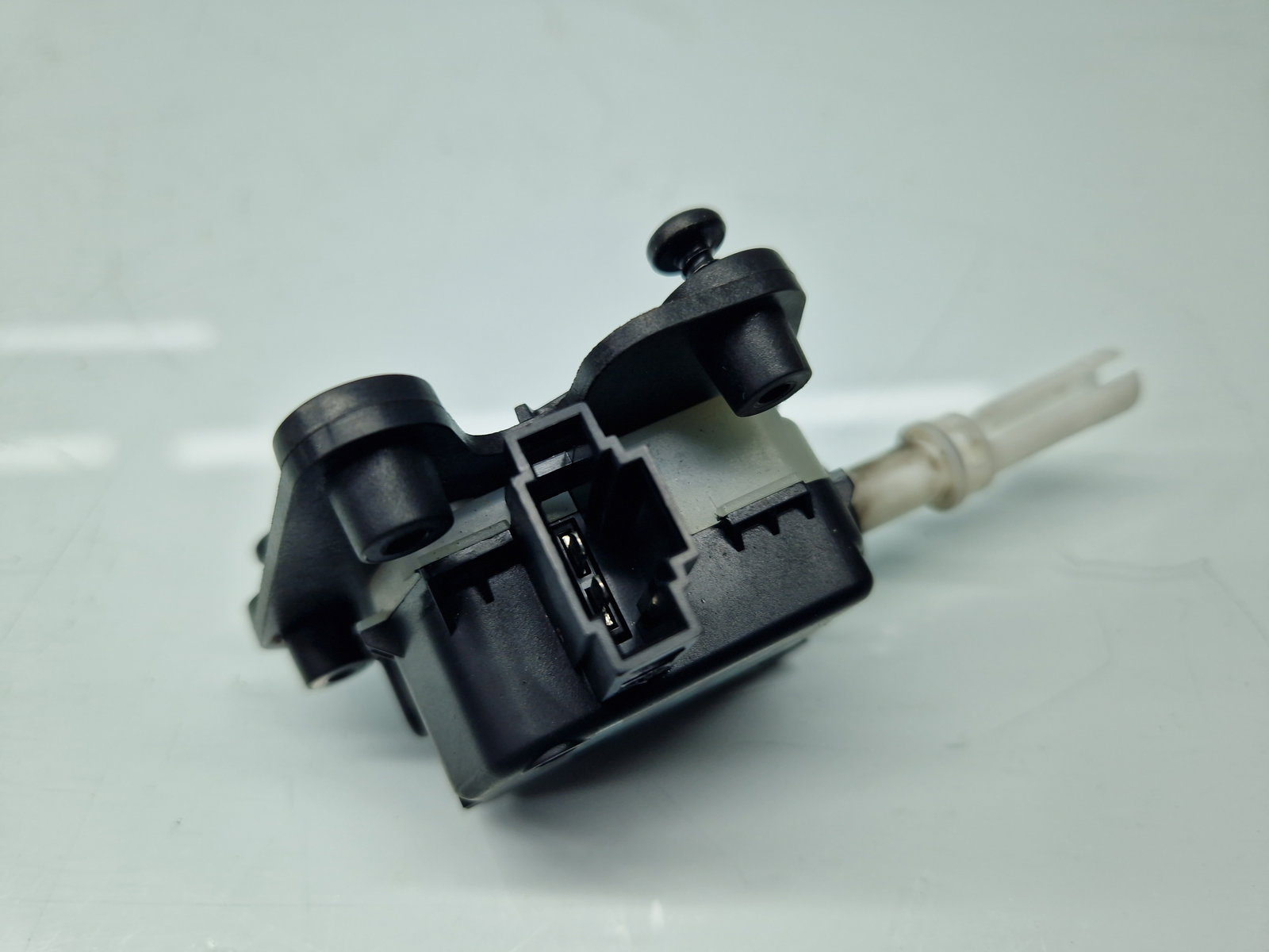 Motoras deschidere haion dreapta AUDI A3 (8P1) [Fabr 2003-2012] 8E9827833 - imagine 4