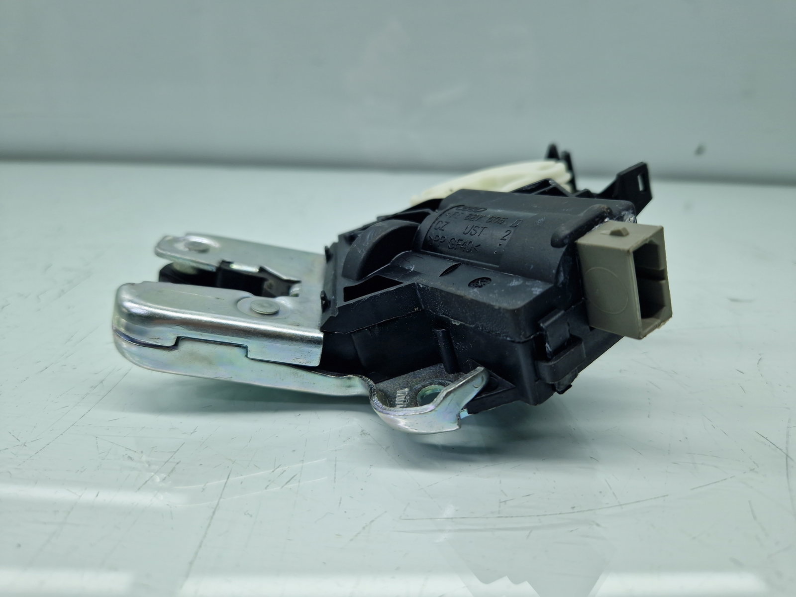 Broasca haion Volkswagen Passat CC (358) Facelift [Fabr 2012-2016] 4F5827505D - imagine 3