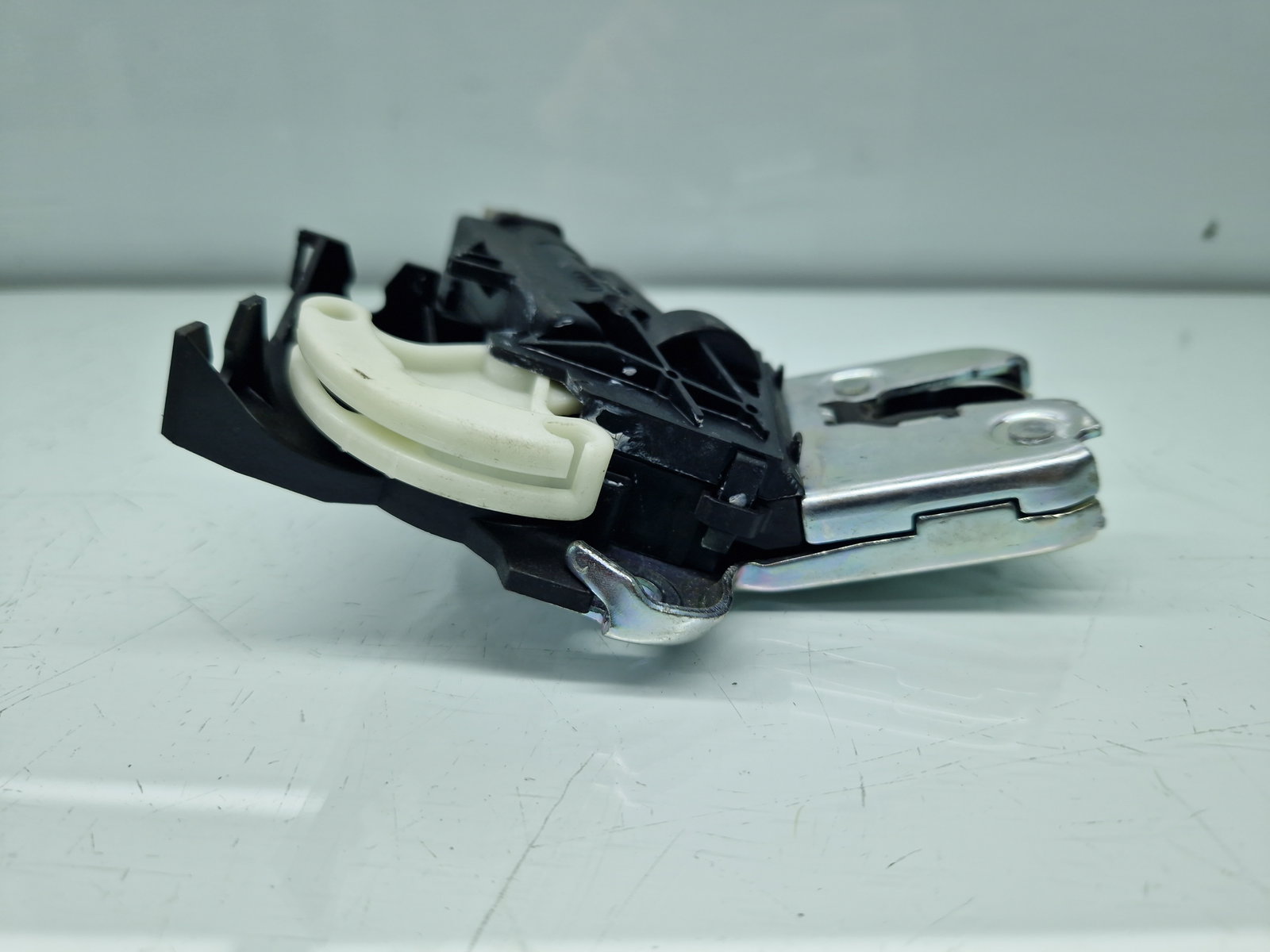 Broasca haion Volkswagen Passat CC (358) Facelift [Fabr 2012-2016] 4F5827505D - imagine 4