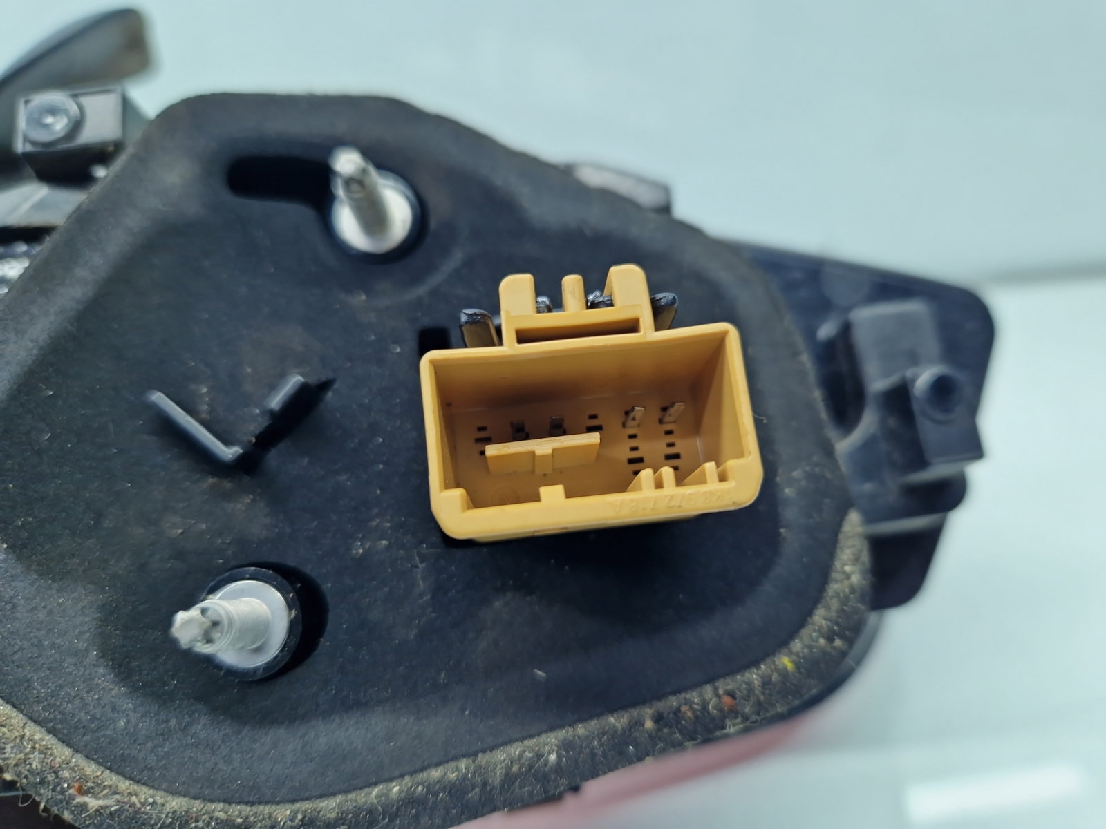 Stop haion stanga Volkswagen Passat B8 (3G2) [Fabr 2015-prezent] OEM - imagine 4