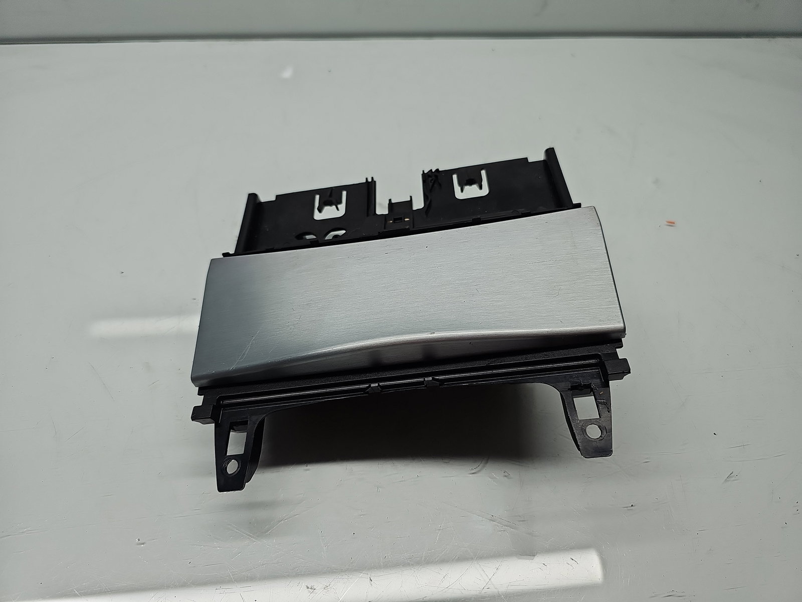 Scrumiera Mercedes Clasa C (W204) [Fabr 2007-2014] A2046801350 - imagine 1