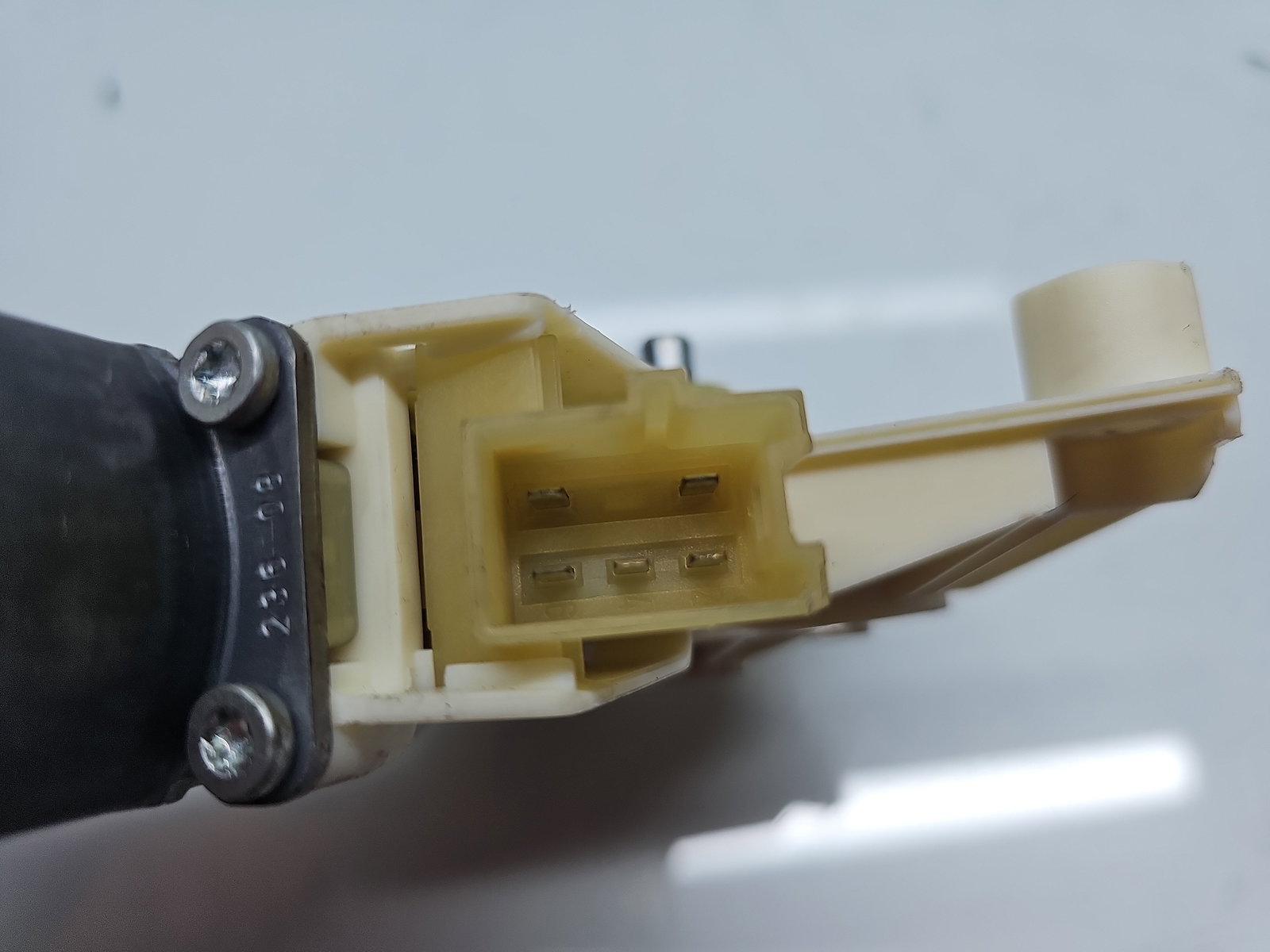 Motoras geam stanga spate Mercedes Clasa C (W204) [Fabr 2007-2014] A2048200542 - imagine 4