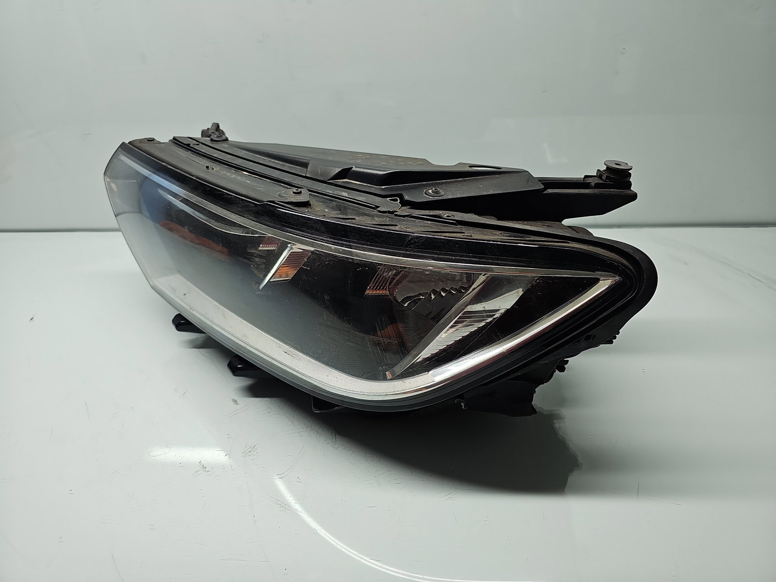 Far stanga Volkswagen Passat B8 (3G2) [Fabr 2015-prezent] 3G2941005B - imagine 3