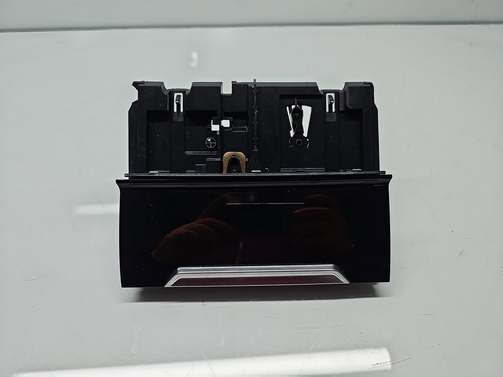 Scrumiera Volkswagen Passat B8 (3G2) [Fabr 2015-prezent] 3G2863284 - imagine 1