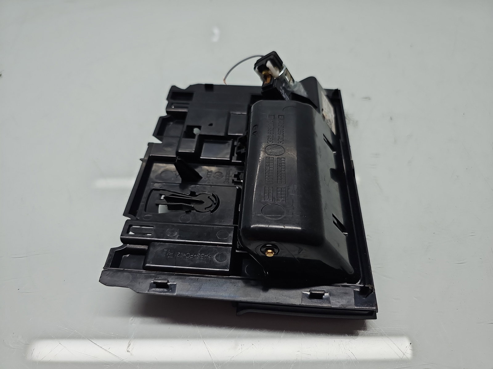 Scrumiera Volkswagen Passat B8 (3G2) [Fabr 2015-prezent] 3G2863284 - imagine 5