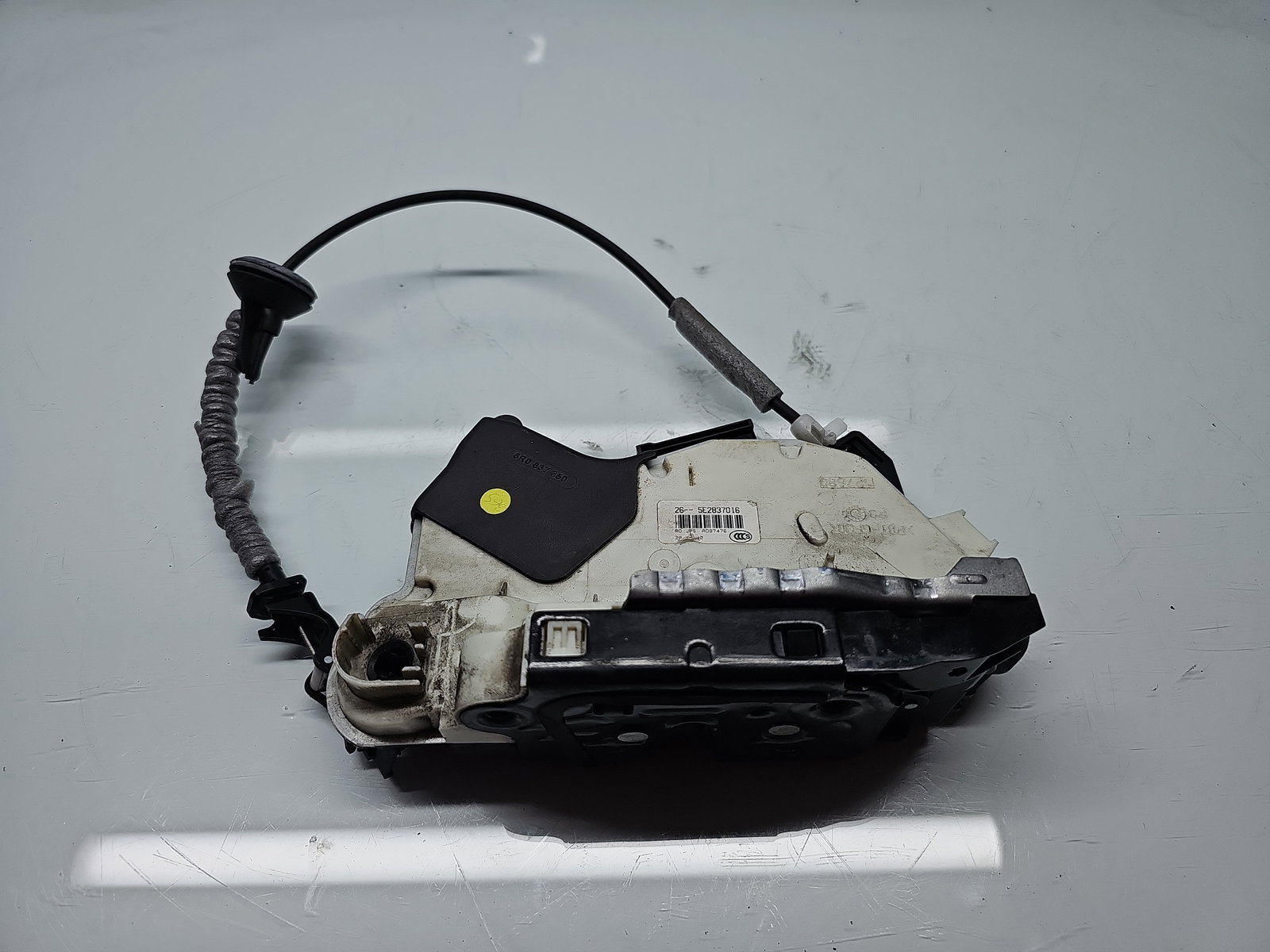 Broasca usa dreapta fata Volkswagen Passat B8 (3G2) [Fabr 2015-prezent] 5E2837016 - imagine 1