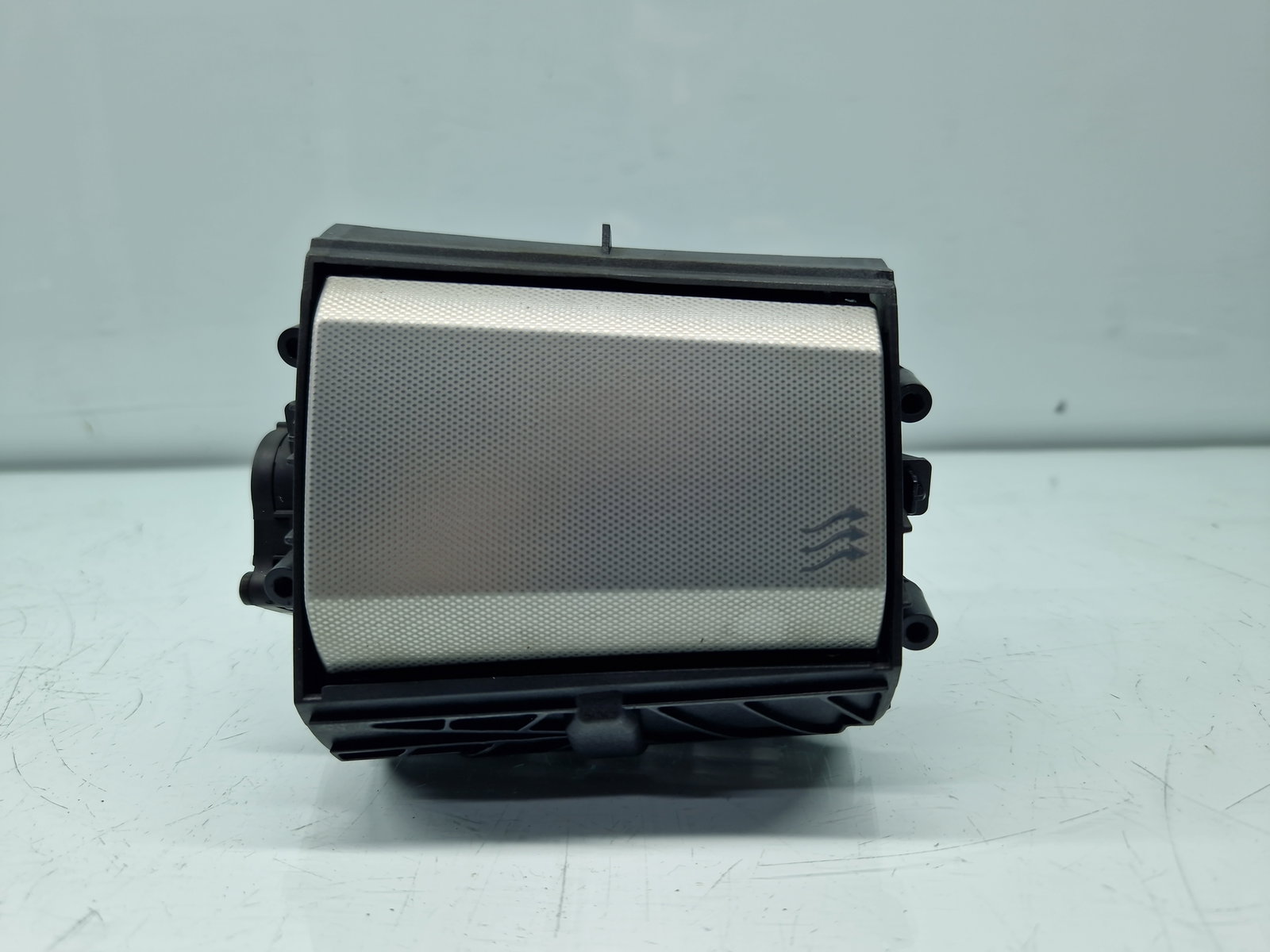 Grila aerisire dreapta Jaguar XF (X250) [Fabr 2008-2015] Facelift 6616-001 - imagine 1