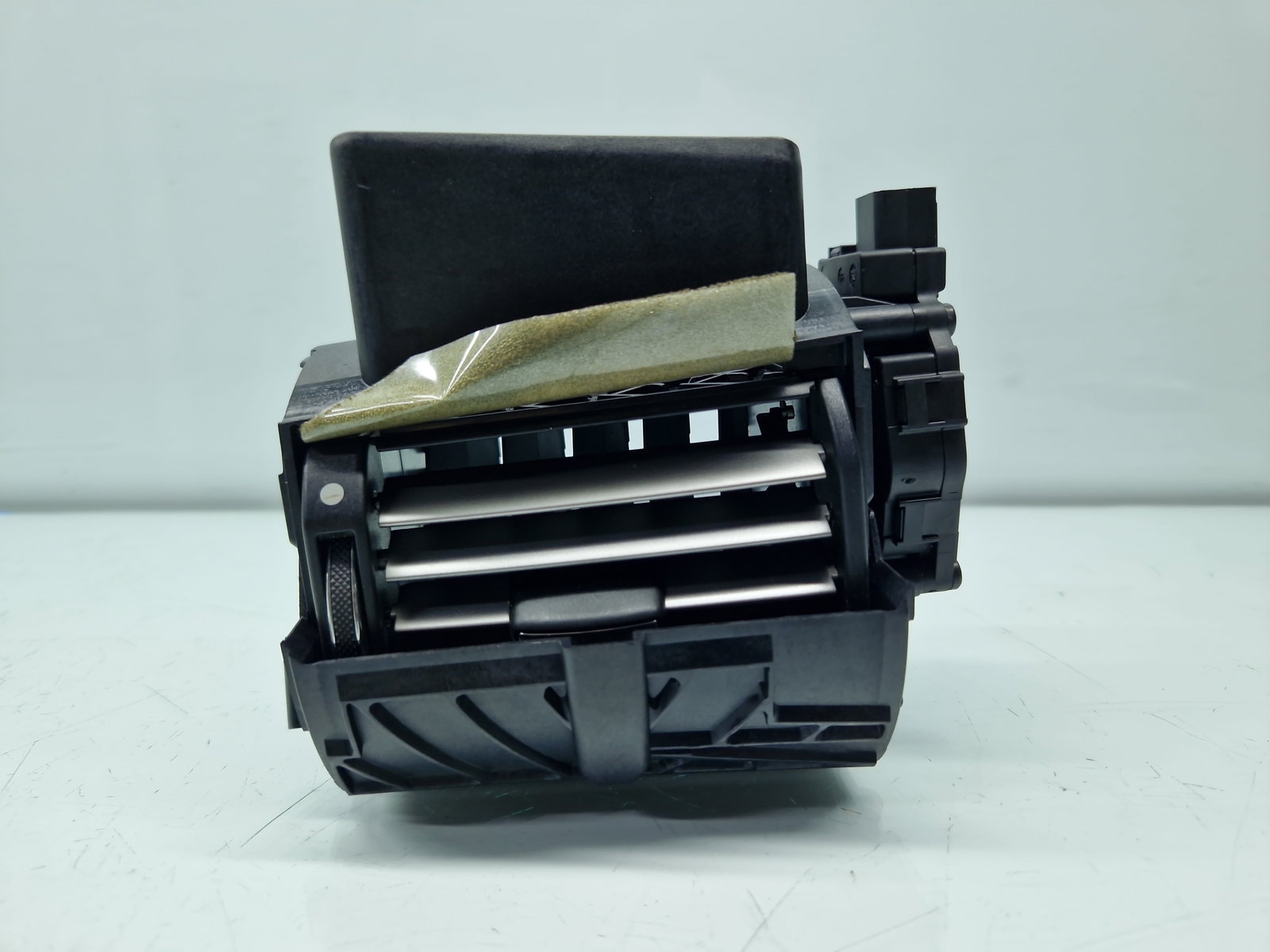 Grila aerisire dreapta Jaguar XF (X250) [Fabr 2008-2015] Facelift 6616-001 - imagine 6