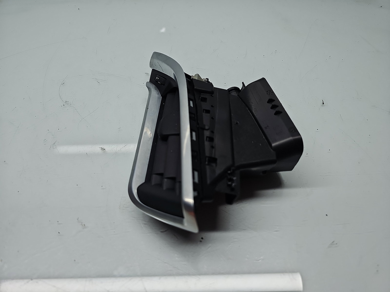 Grila aerisire dreapta PEUGEOT 2008 [Fabr 2013-prezent] 9673131677 - imagine 2