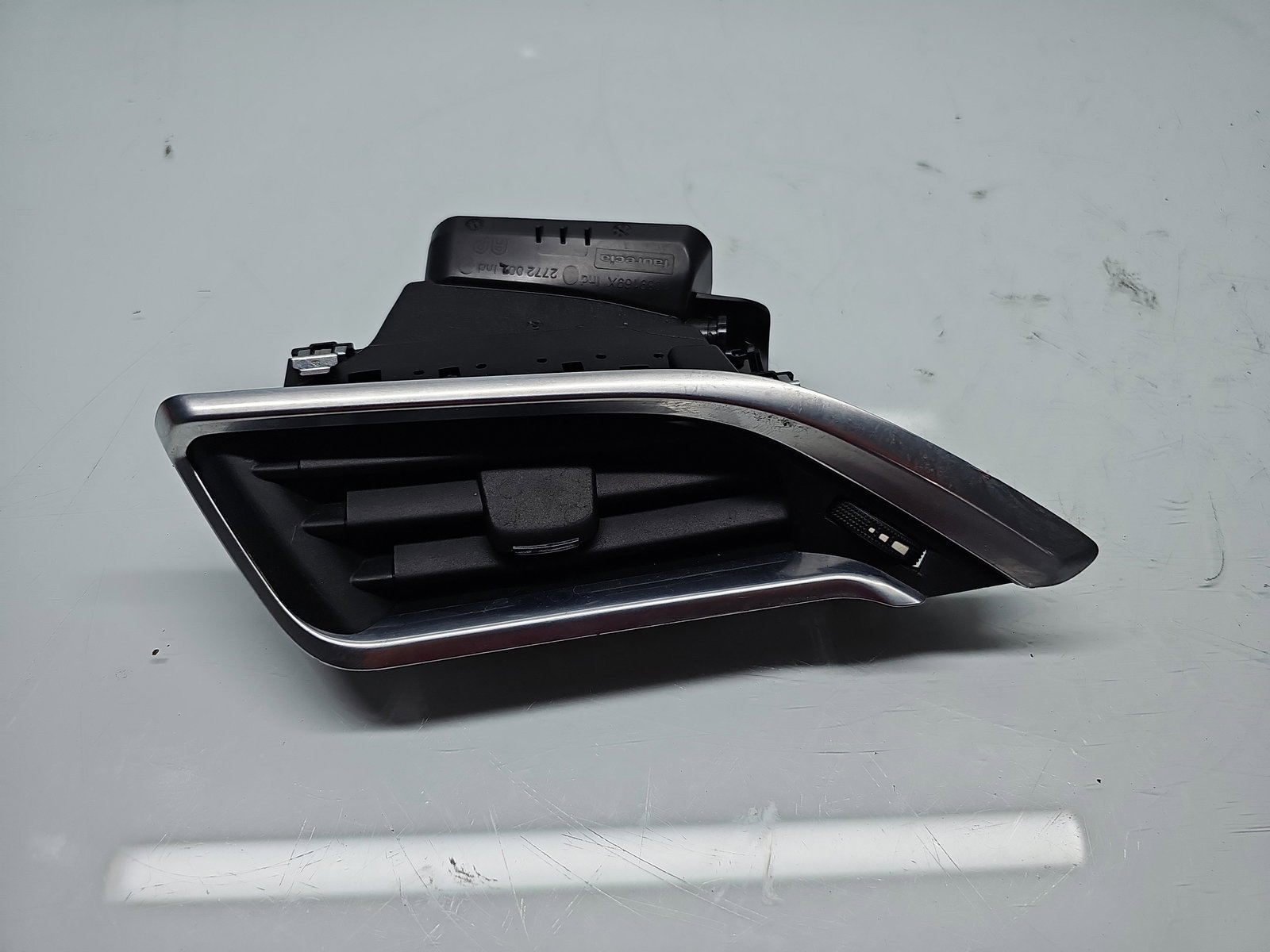 Grila aerisire stanga PEUGEOT 2008 [Fabr 2013-prezent] 9633131777 - imagine 1