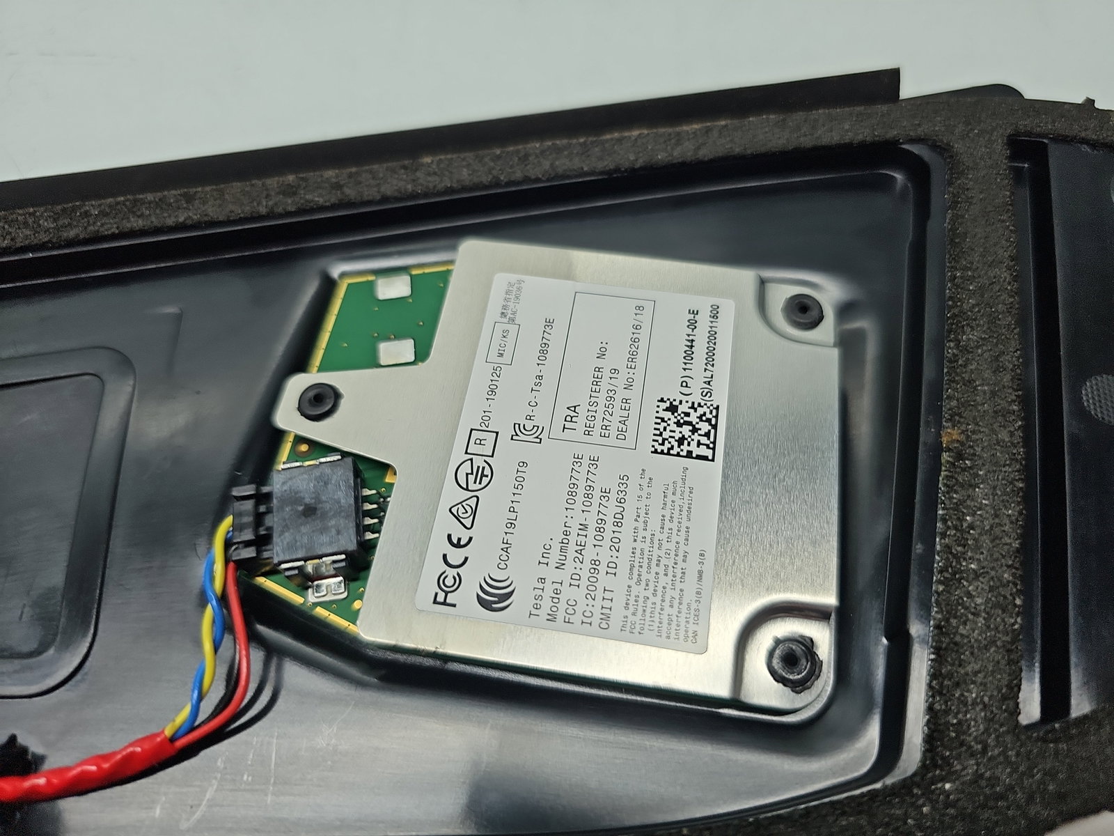 Ornament stalp stanga TESLA Model 3 [Fabr 2020-2025] 1109254-00-C - imagine 5