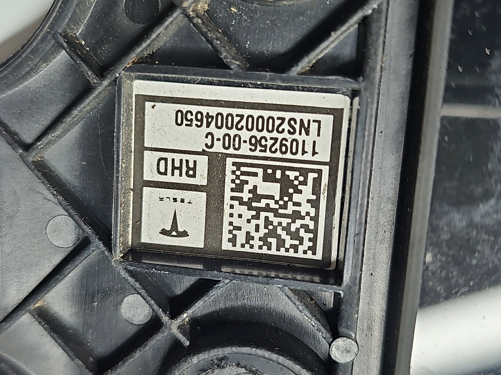 Ornament stalp dreapta TESLA Model 3 [Fabr 2020-2025] 1109256-00-C - imagine 7