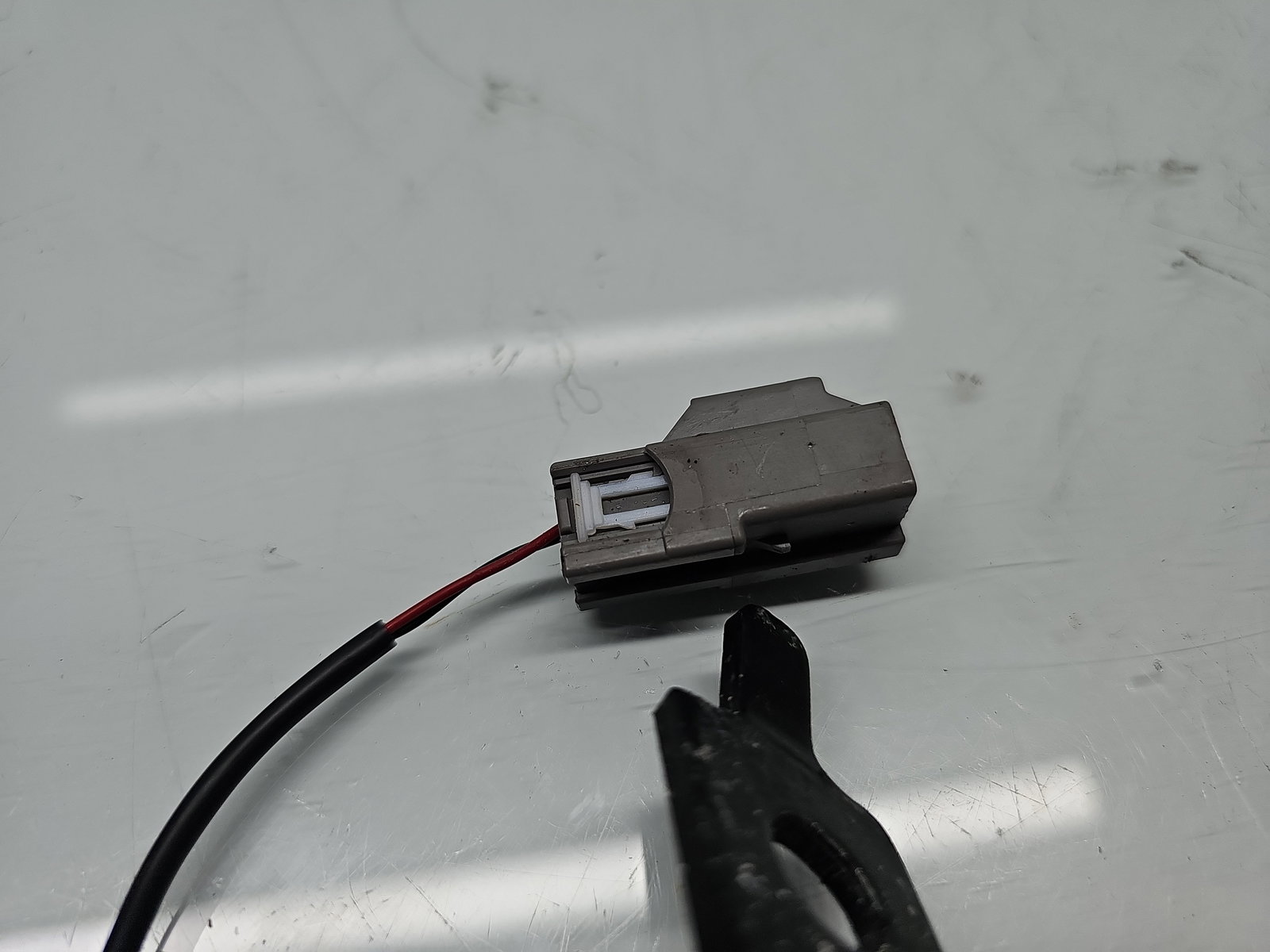 Capsa centura stanga spate TESLA Model 3 [Fabr 2020-2025] 1085939-01-E - imagine 4