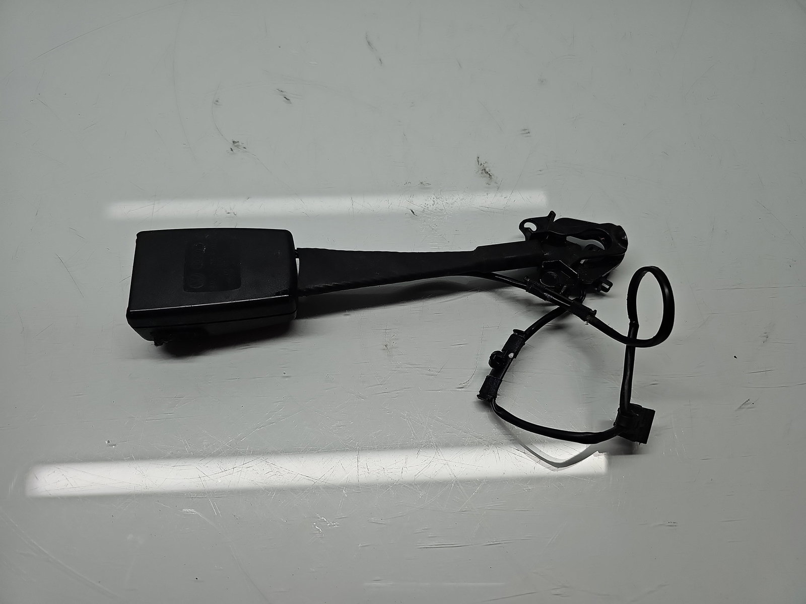 Capsa centura stanga fata AUDI A6 (4G2, C7) S-line [Fabr 2012-2017] 8K0857755F - imagine 1