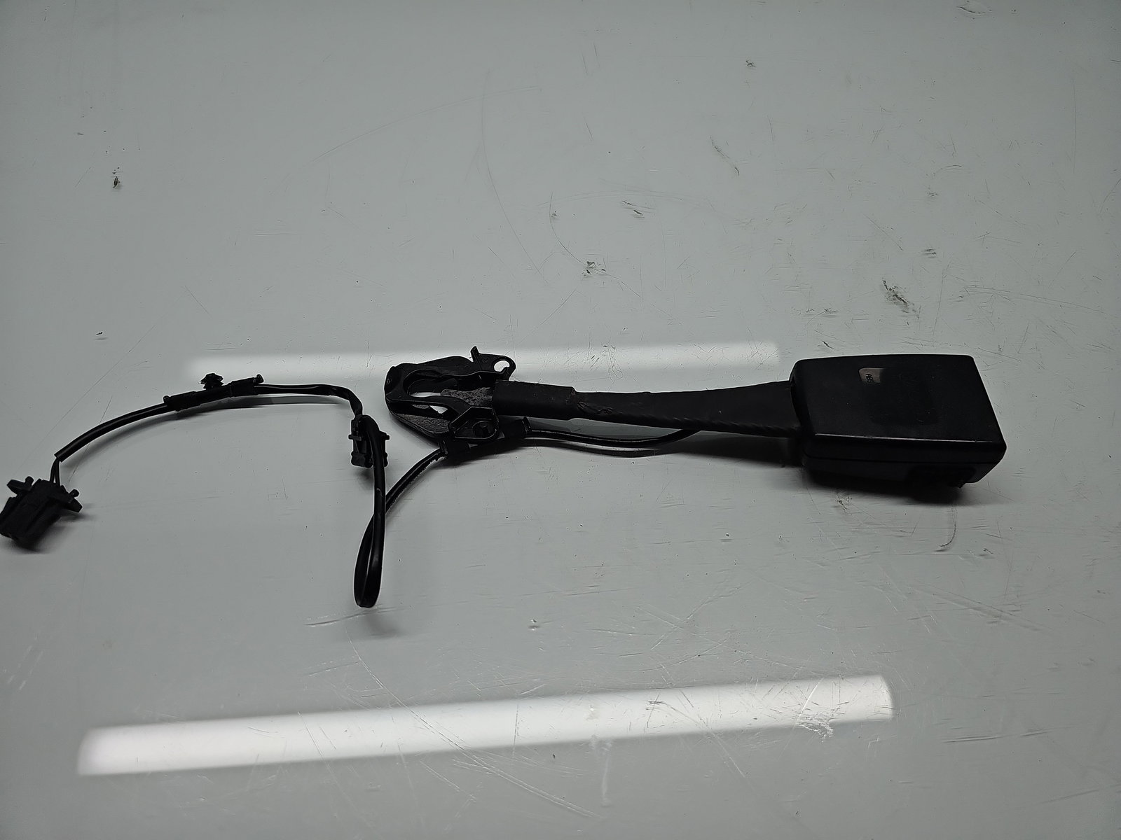 Capsa centura dreapta fata AUDI A6 (4G2, C7) S-line [Fabr 2012-2017] 8K0857755F - imagine 1