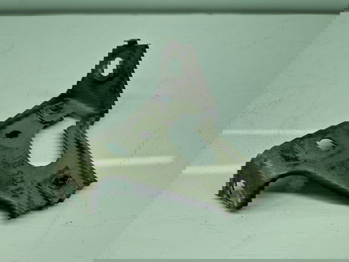 Suport aripa dreapta fata Opel Astra J [Fabr 2009-2015] 13276369