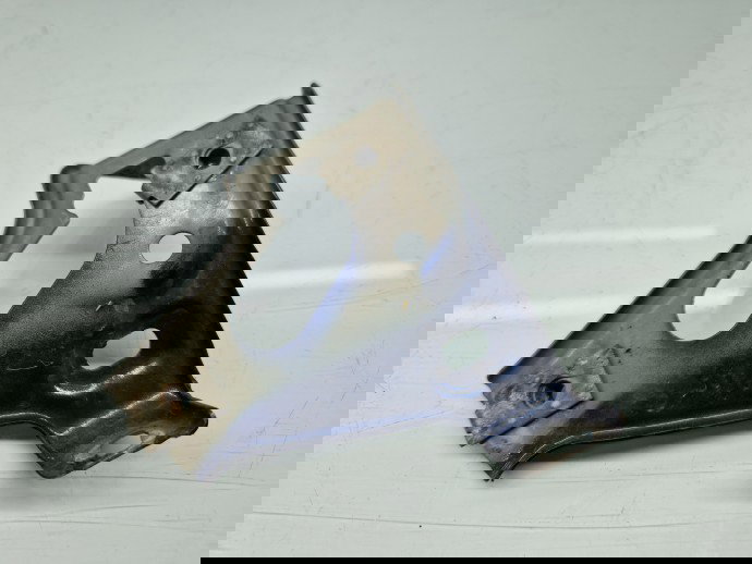 Suport aripa dreapta fata Opel Astra J [Fabr 2009-2015] 13276369