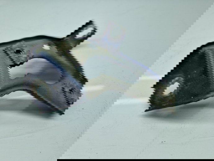 Suport aripa dreapta fata Opel Astra J [Fabr 2009-2015] 13276369