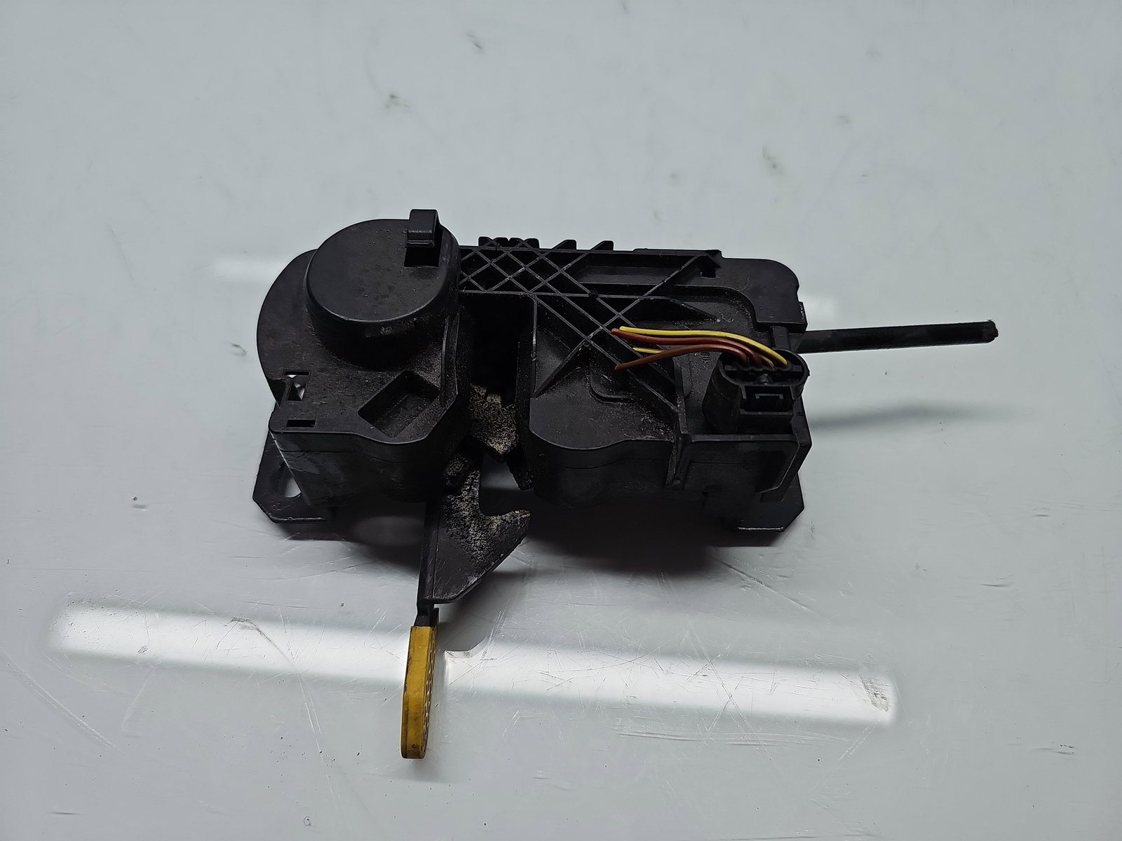 Broasca capota Mercedes Clasa A (W176) [Fabr 2012-2018] A2468700558 - imagine 2