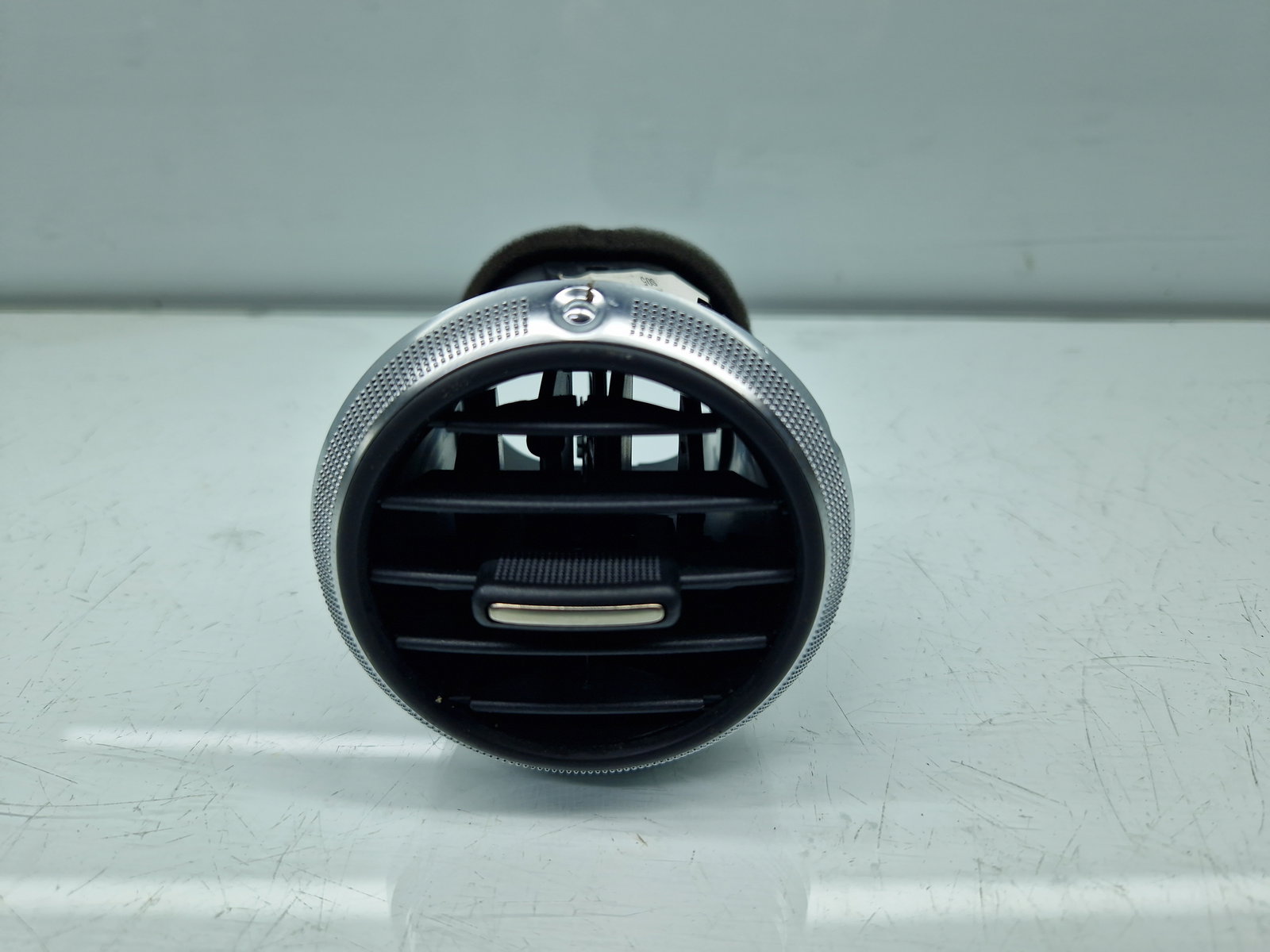 Grila aerisire centrala stanga AUDI A3 (8P1) [Fabr 2003-2012] 8P0820901C - imagine 1