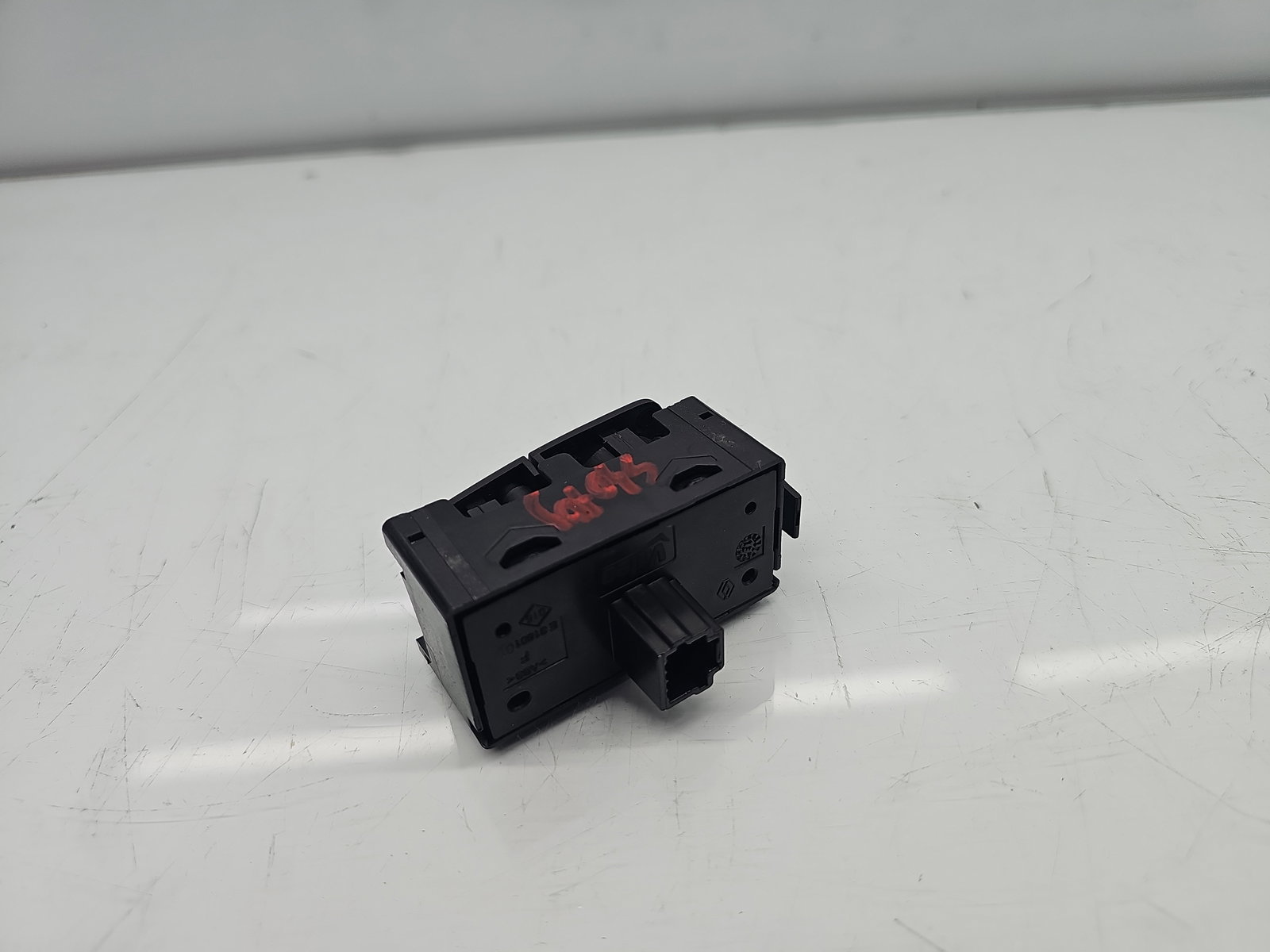 Buton avarii Dacia Logan MCV 2 [Fabr 2013-2022] 252905668R - imagine 3