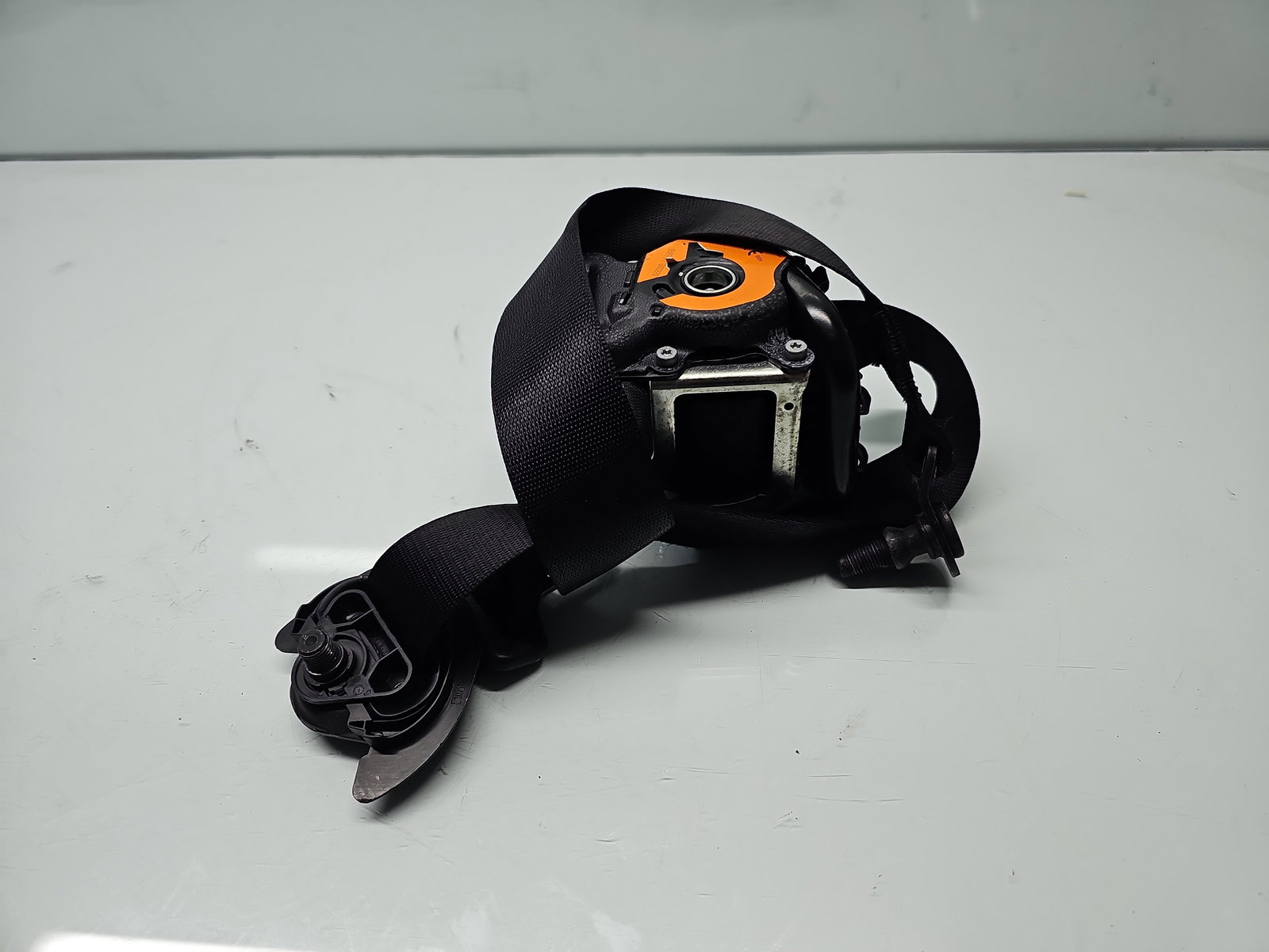 Capsa centura stanga fata Mercedes Clasa A (W176) [Fabr 2012-2018] A1768602185 - imagine 4