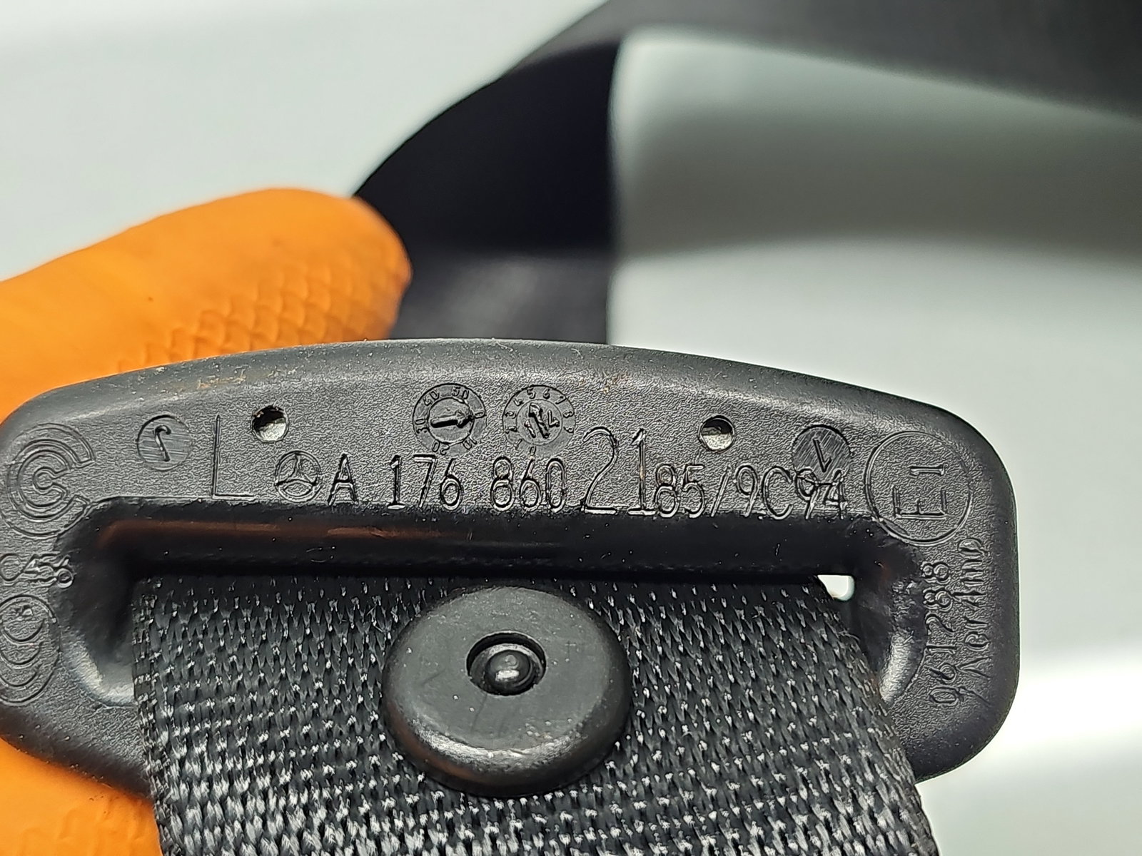 Capsa centura stanga fata Mercedes Clasa A (W176) [Fabr 2012-2018] A1768602185 - imagine 5