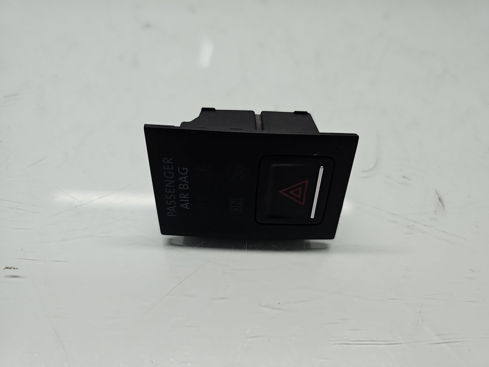 Buton avarii Volkswagen Golf 7 (5G) [Fabr 2014-prezent] 5G2919234A - imagine 1