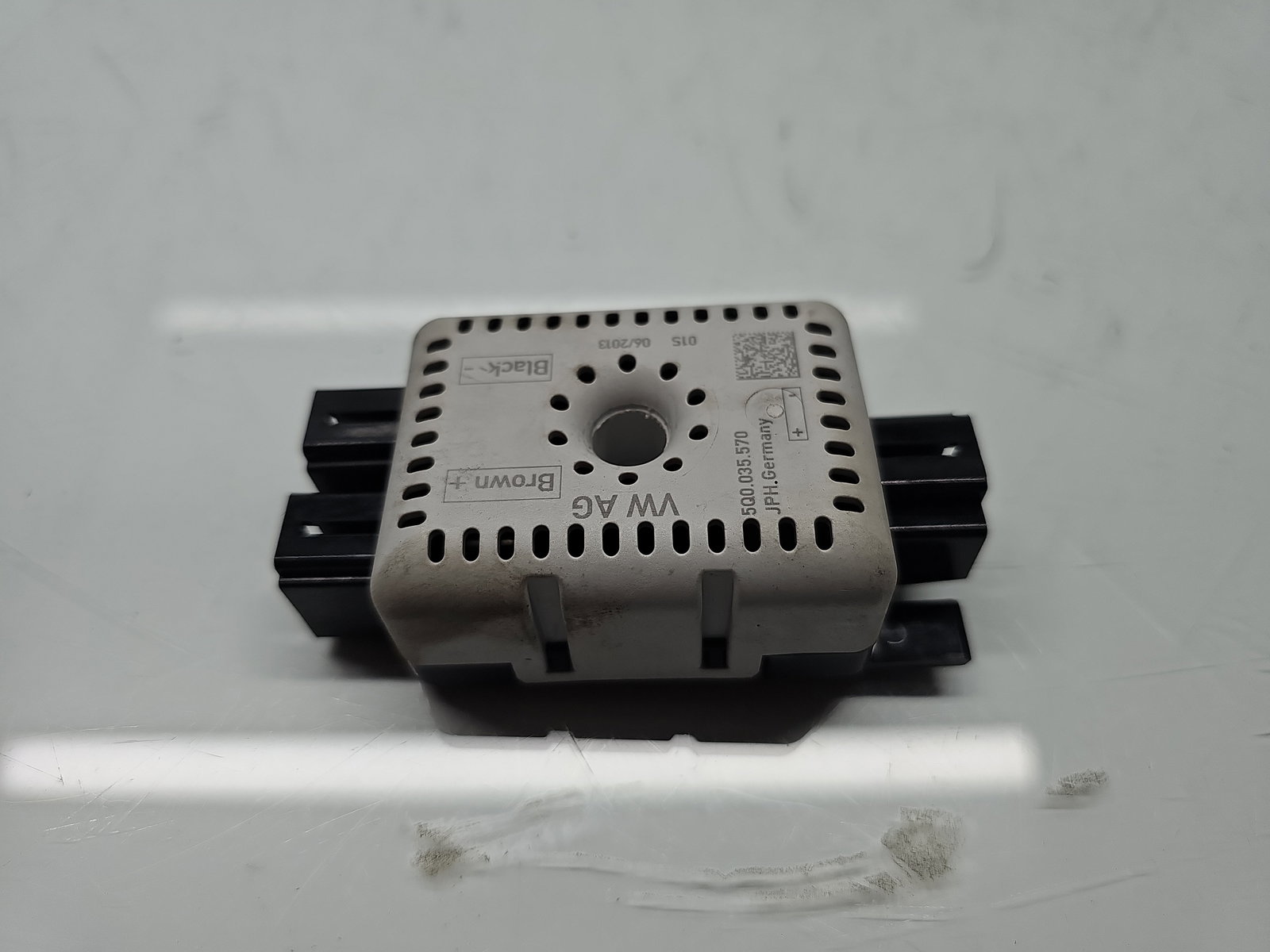 Amplificator antena Volkswagen Golf 7 (5G) [Fabr 2014-prezent] 5Q0035570 - imagine 3