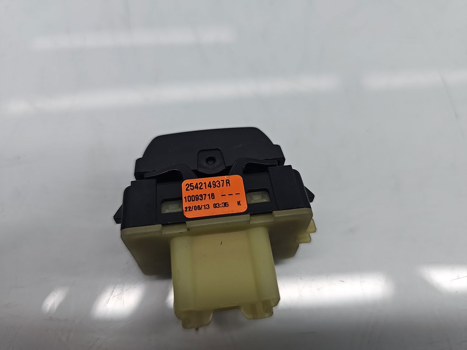 Buton geam dreapta fata Dacia Sandero 2 [Fabr 2012-2020] 254214937R - imagine 2