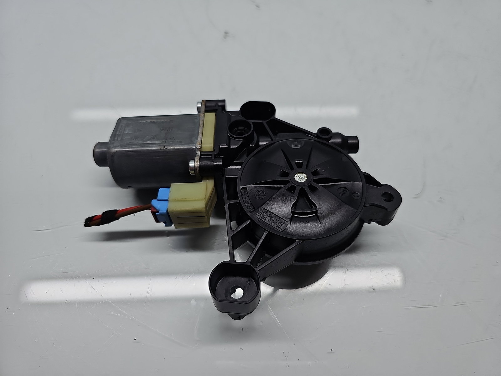 Motoras geam dreapta fata Volkswagen Golf 7 (5G) [Fabr 2014-prezent] Hatchback 5Q0959801B - imagine 1