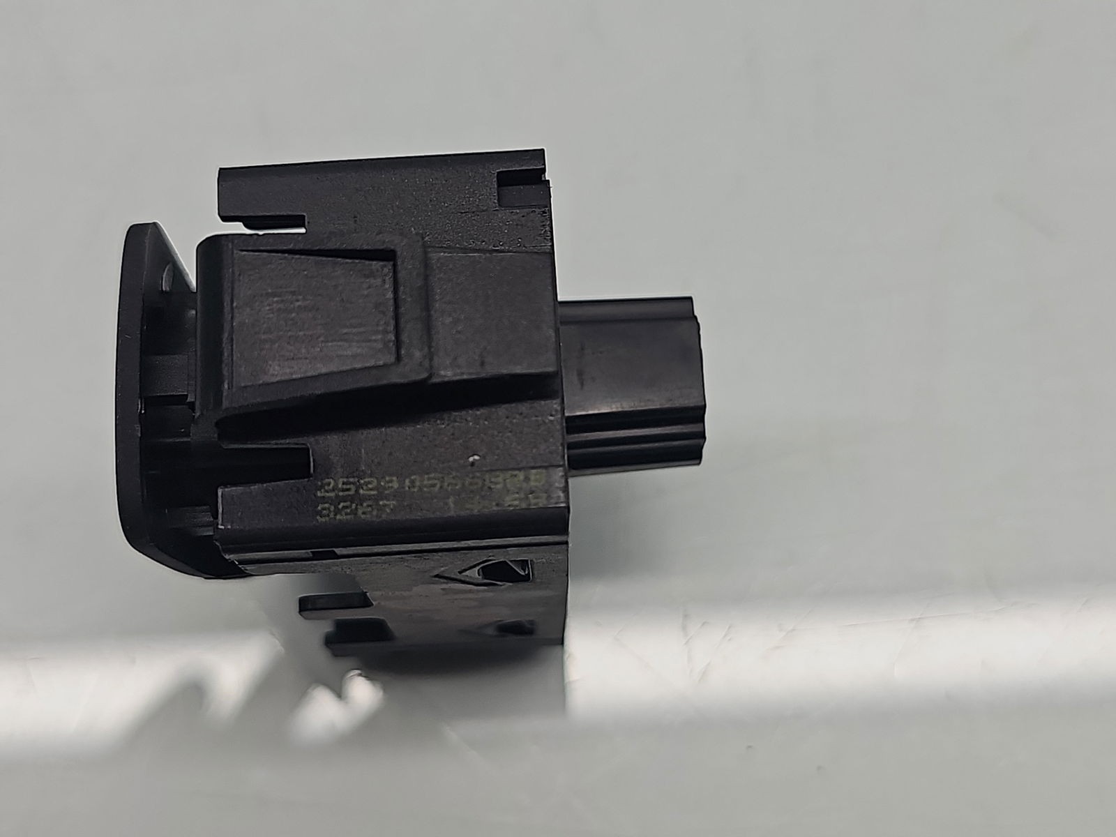 Buton avarii Dacia Sandero 2 [Fabr 2012-2020] 252905668R - imagine 2