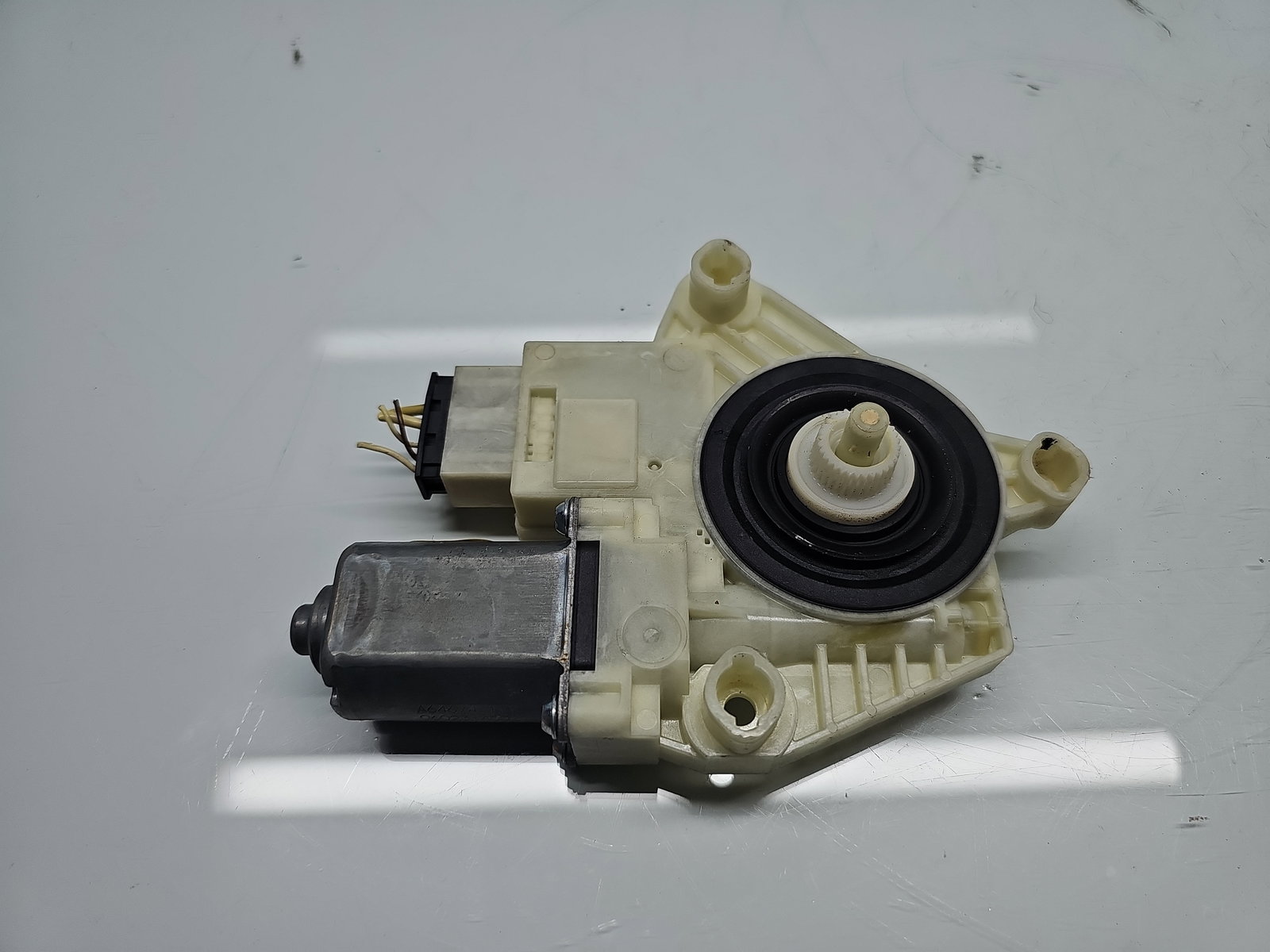 Motoras geam stanga spate Volkswagen Golf 7 (5G) [Fabr 2014-prezent] Hatchback 5Q4959811A - imagine 2