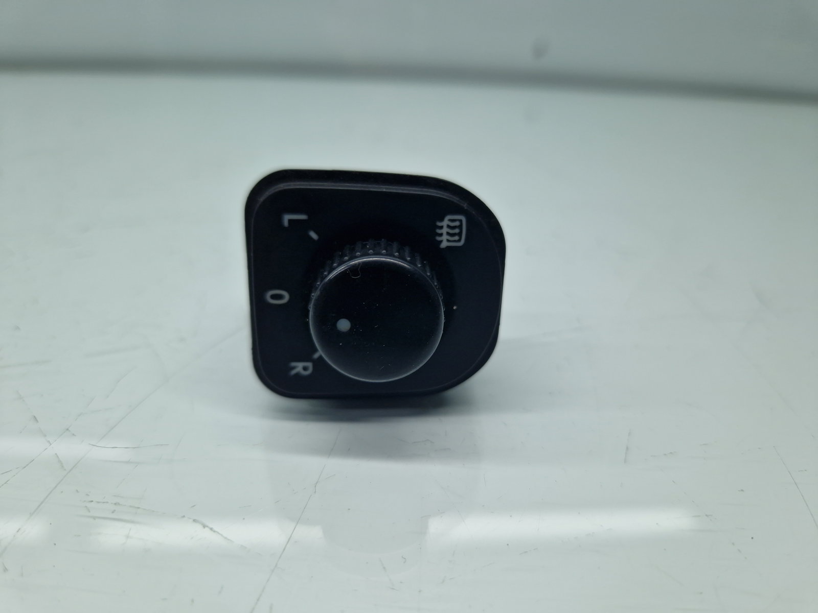 Buton reglaj oglinzi Volkswagen Golf 6 (5K1) [Fabr 2009-2013] 1K0959565L - imagine 1