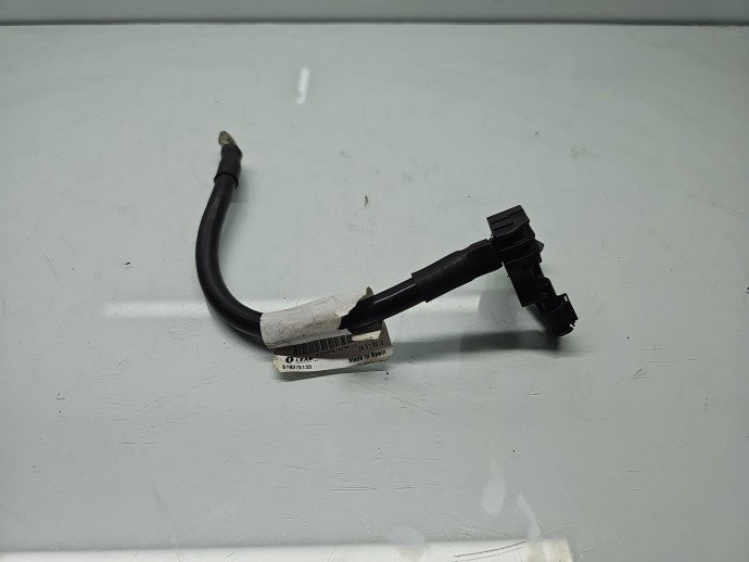 Borna baterie (+) cu capsa  AUDI A4 (8K2) [Fabr 2008-2015] 8X0915181