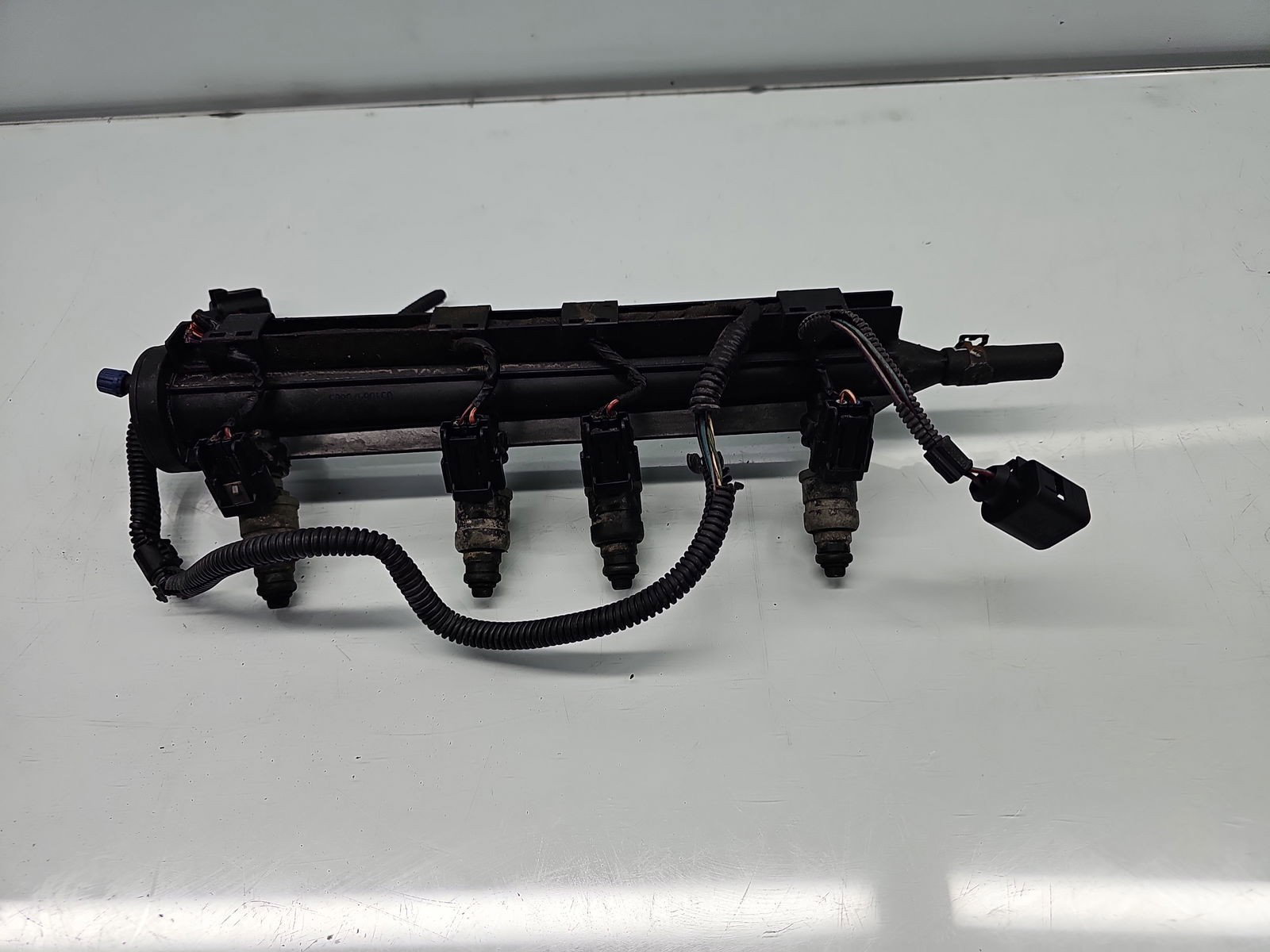 Rampa injectoare Volkswagen Jetta 3 (1K2) [Fabr 2005-2010] 06A133317AC 1.6 Benz BGU 75KW / 102CP - imagine 1