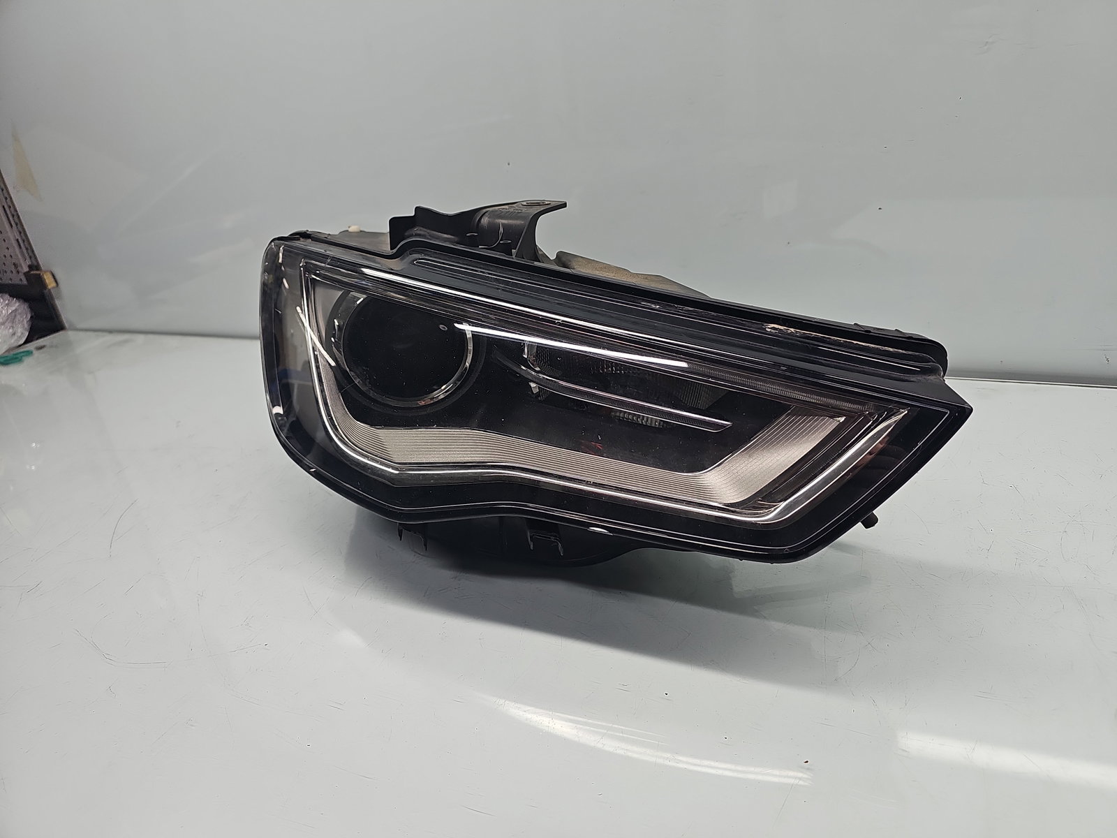 Far dreapta AUDI A3 (8VS) [Fabr 2013-prezent] Berlina S-line 8V0941006D - imagine 2